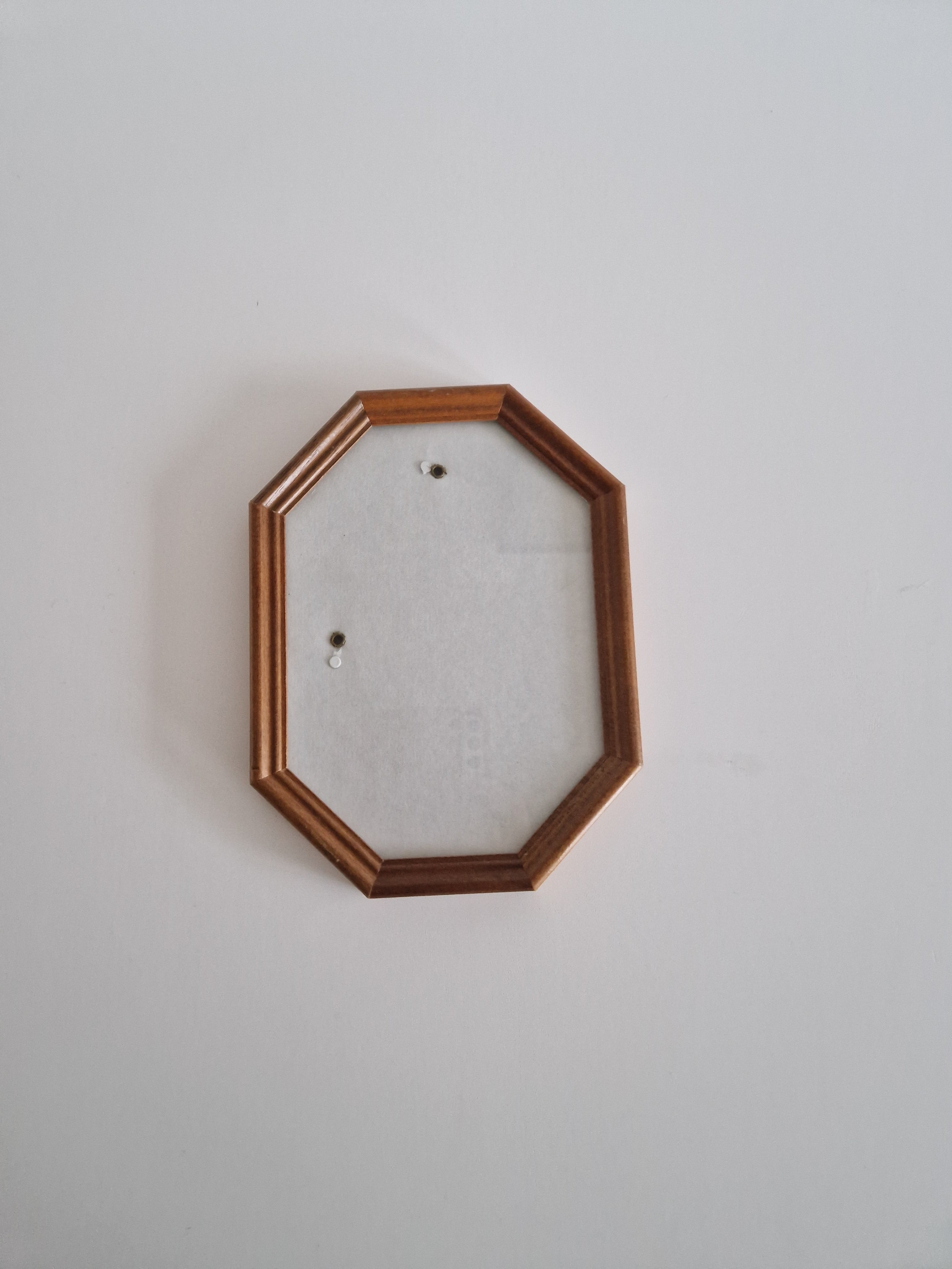 Cadre photo octogonal en bois vintage | Noyer miel | 22×17cm | Prêt à accrocher