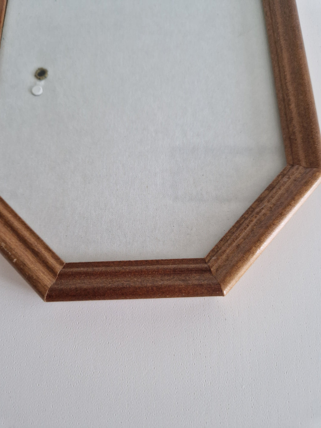 Cadre photo octogonal en bois vintage | Noyer miel | 22×17cm | Prêt à accrocher