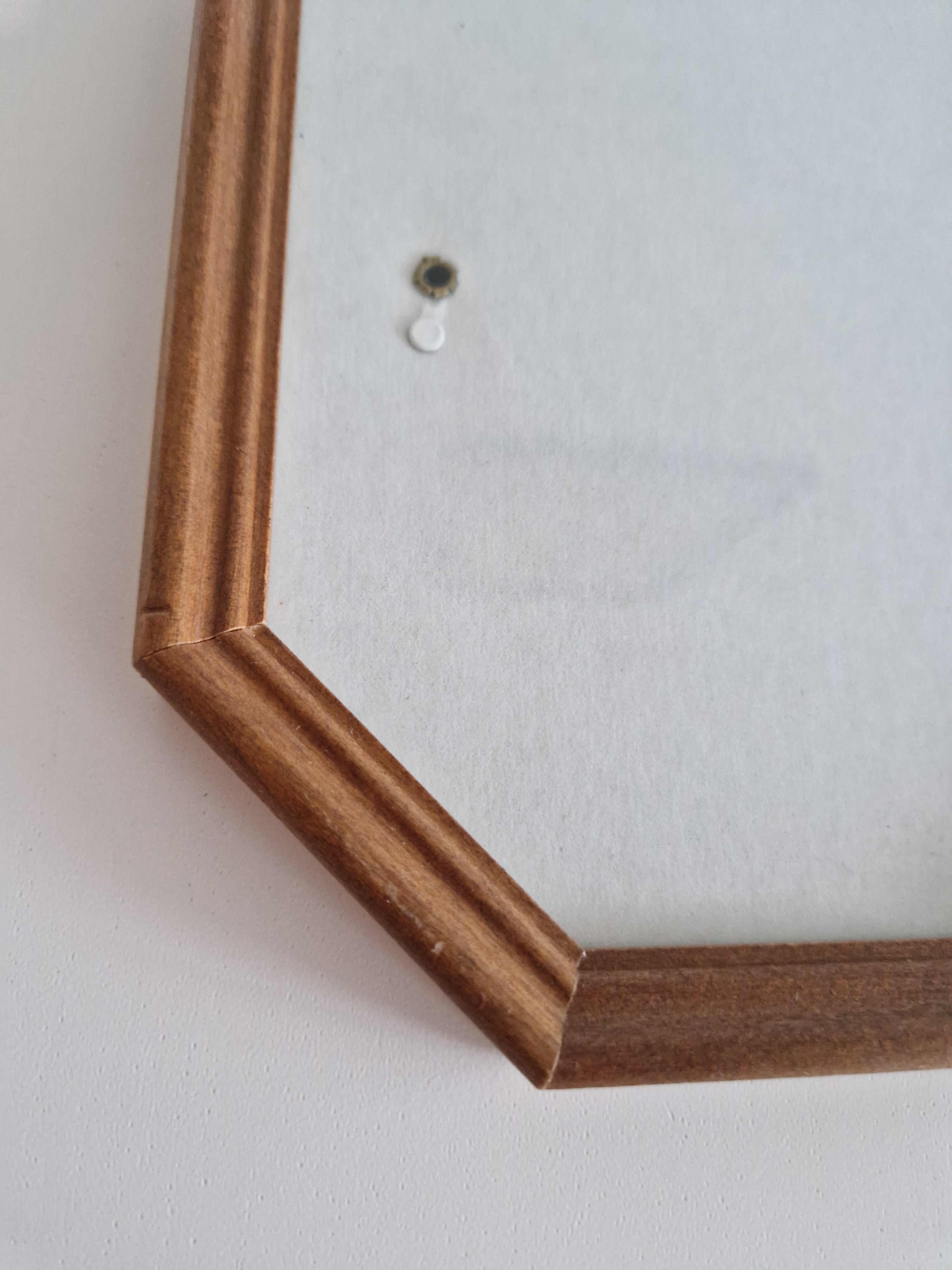 Cadre photo octogonal en bois vintage | Noyer miel | 22×17cm | Prêt à accrocher