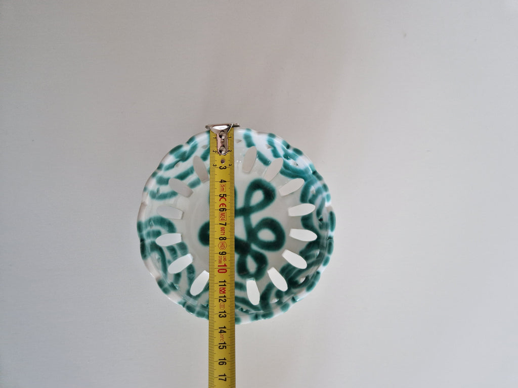 Bol en céramique ajouré vintage – Motif floral folklorique sarcelle