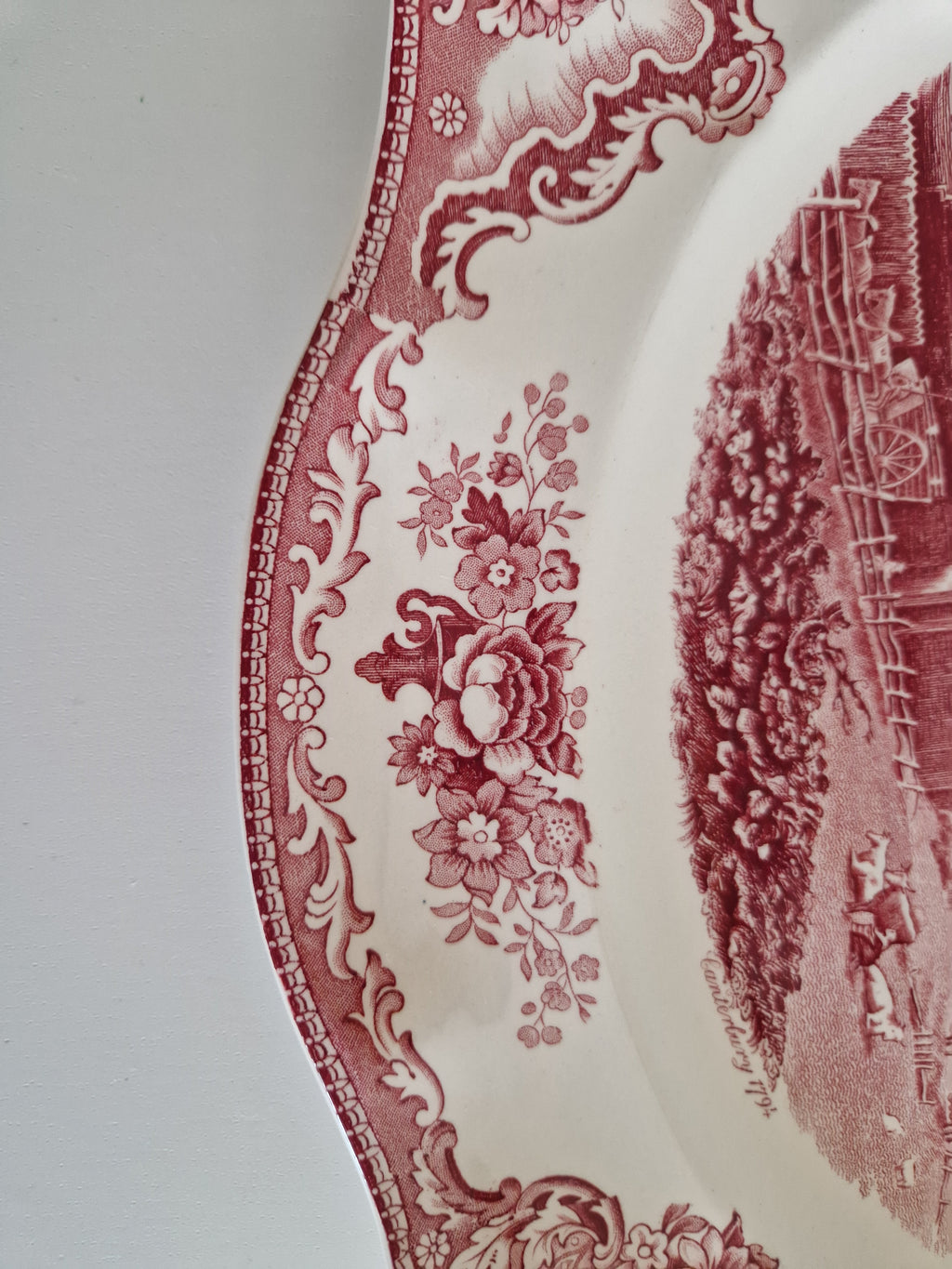 Plat de service ovale Johnson Bros England « Old Britain Castles » rose