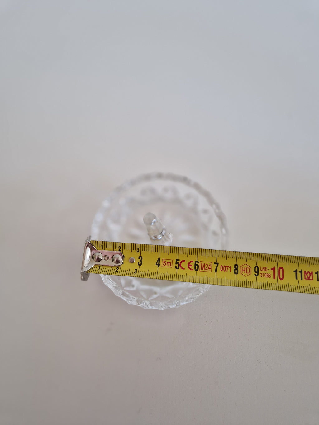 Antiker Ringsammler aus geschliffenem Kristall – Diamant- & Sonnenstrahlmuster, europäisch
