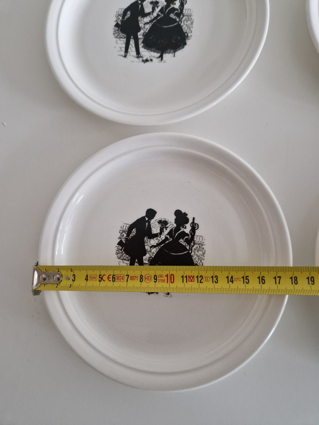 6-teiliges Ditmar Urbach Porzellan-Geschirrset aus der Tschechoslowakei — Rokoko-Silhouette-Motiv