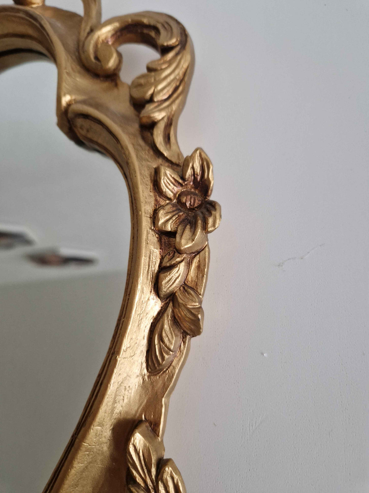 Transform Your Space with the Exquisite Rococo Gilt Wall Mirror