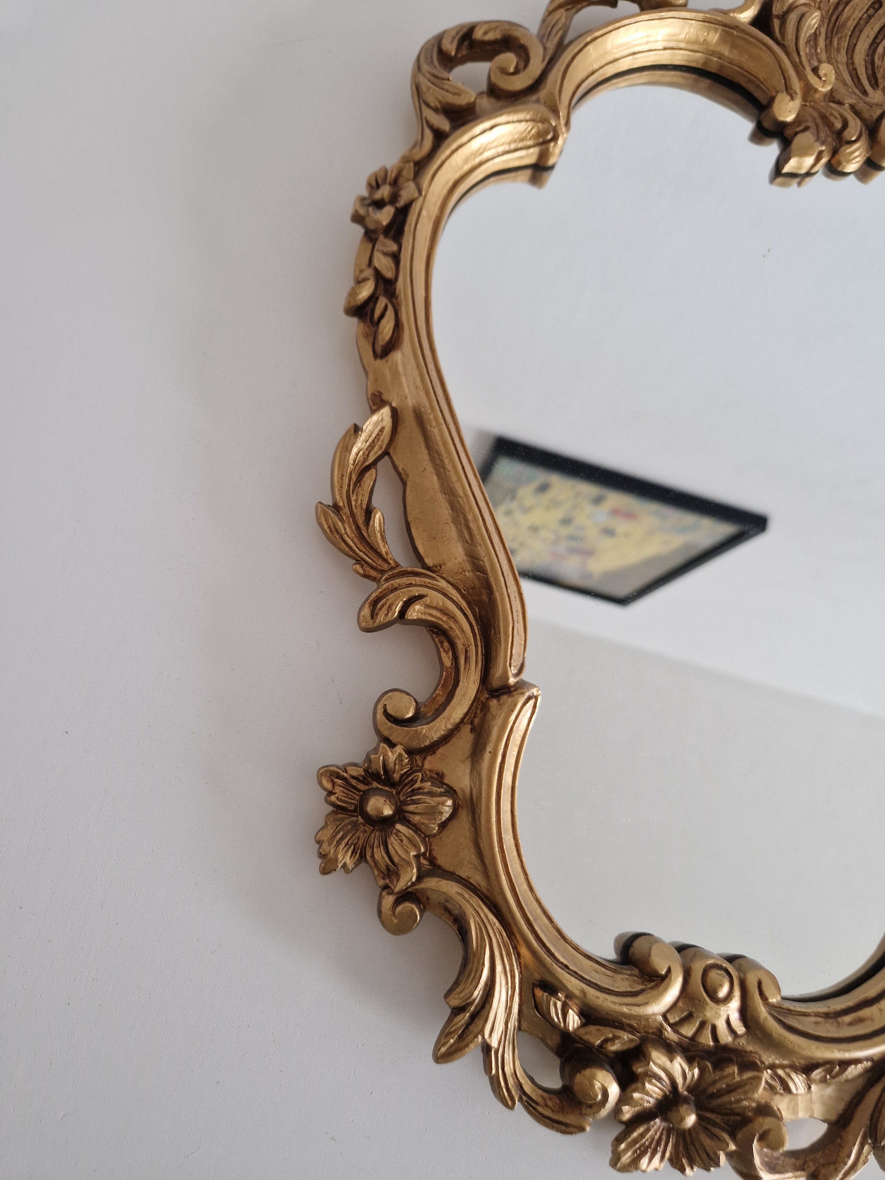 Vintage Rokoko Wandspiegel mit Vergoldung — Verzierte goldene Rahmen, 45 cm