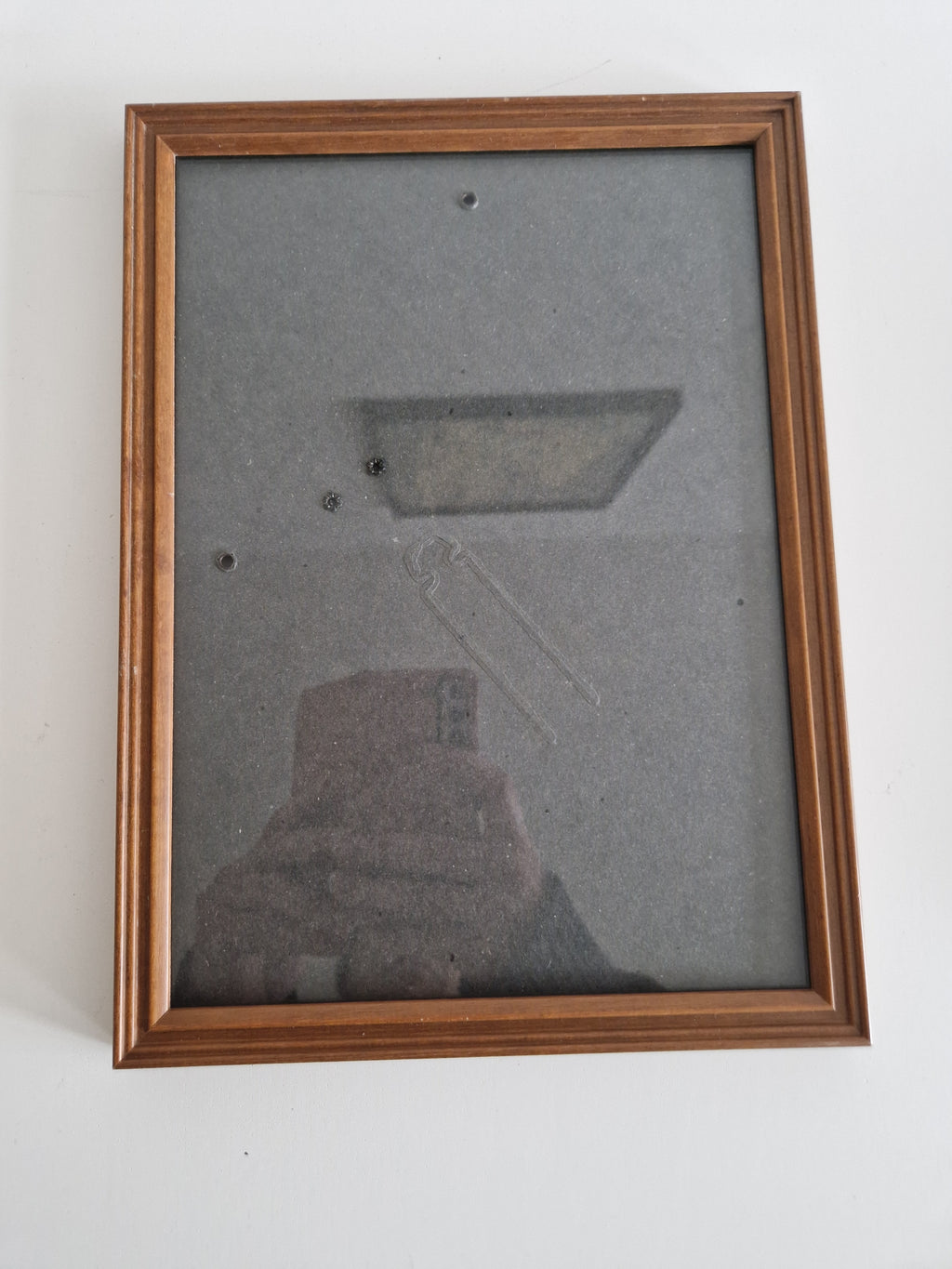 Lot de deux cadres photo vintage en bois, finition noyer — 27×32 cm et 13×18 cm