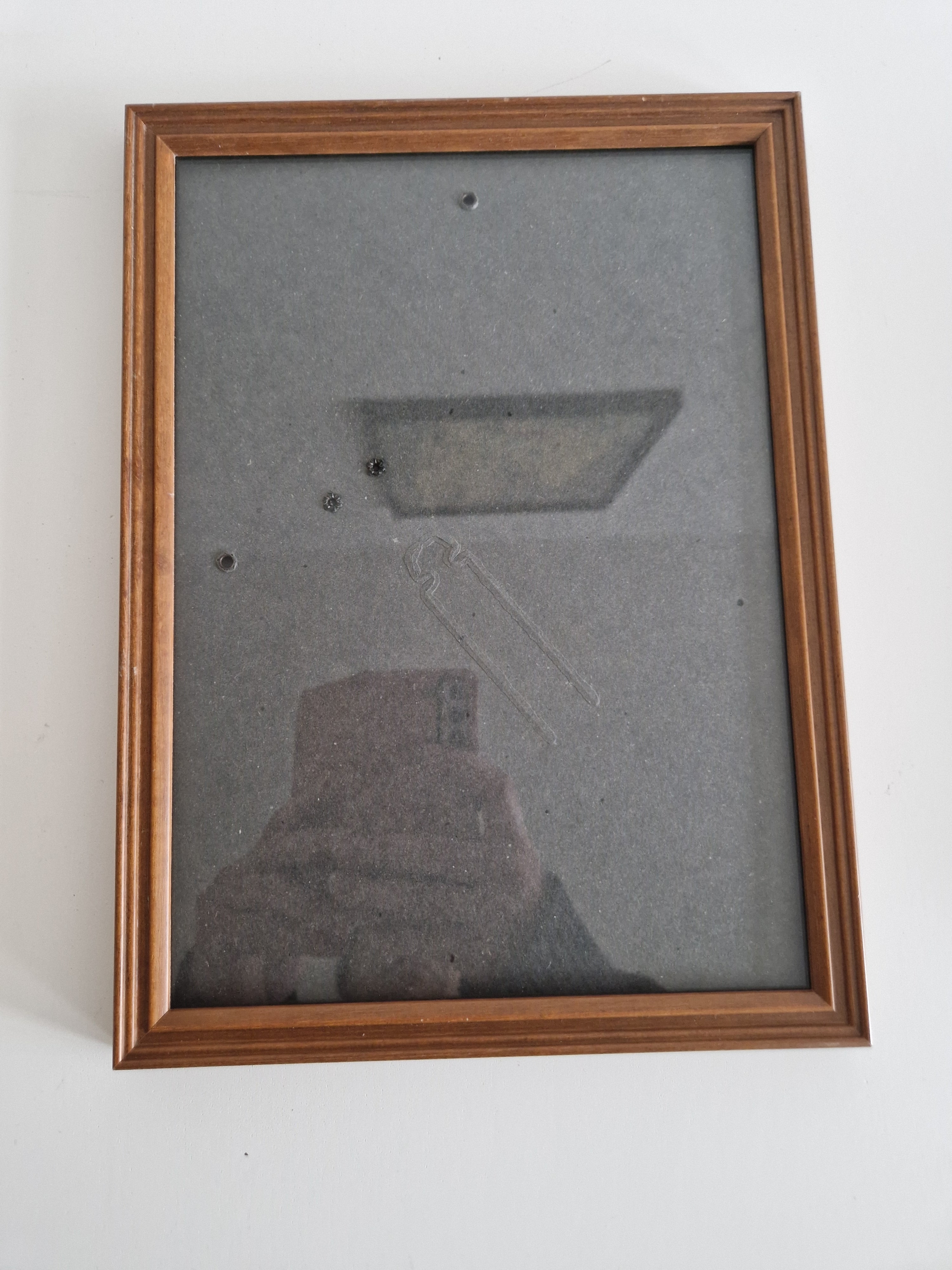 Lot de deux cadres photo vintage en bois, finition noyer — 27×32 cm et 13×18 cm