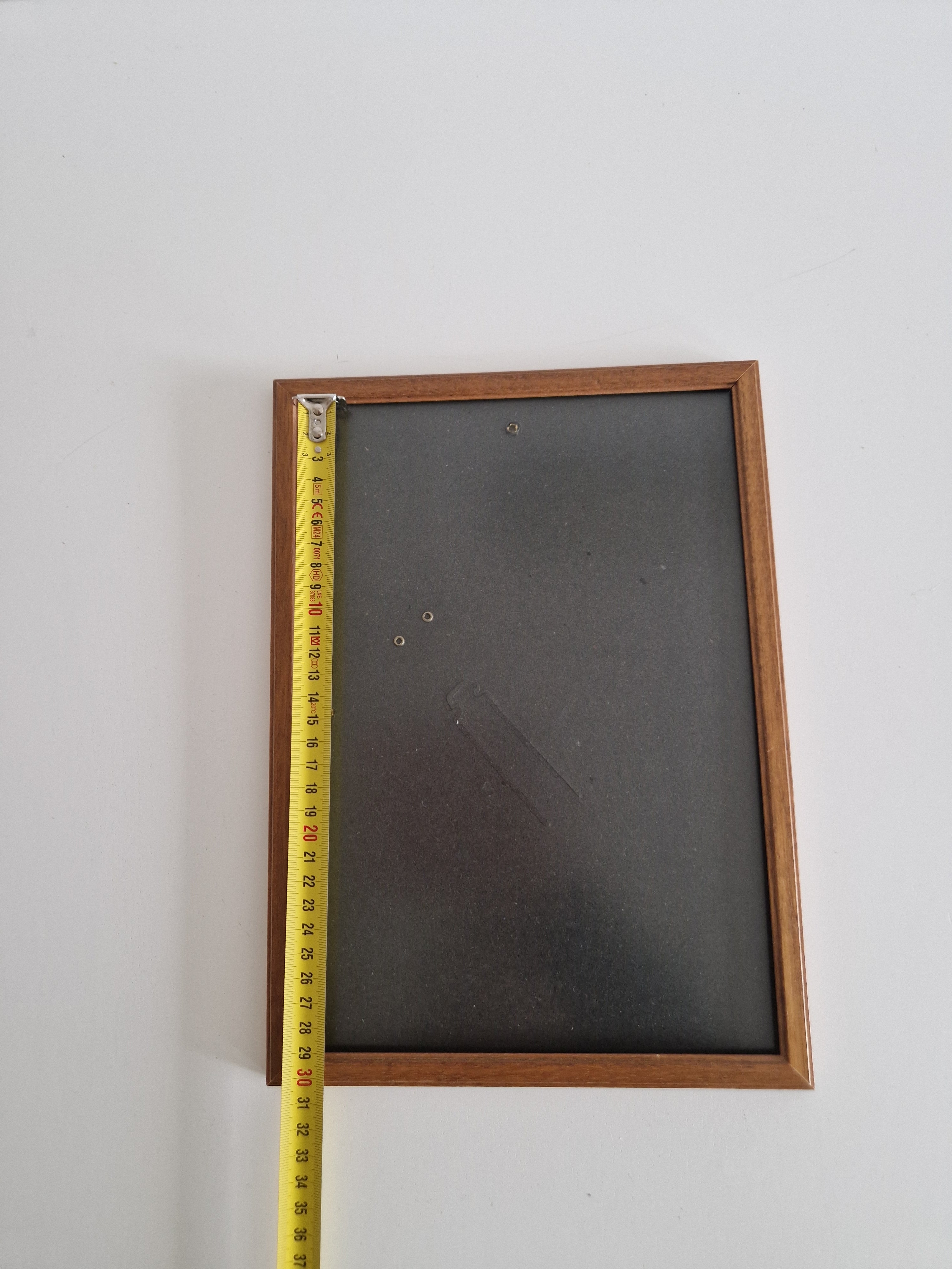 Lot de deux cadres photo vintage en bois, finition noyer — 27×32 cm et 13×18 cm