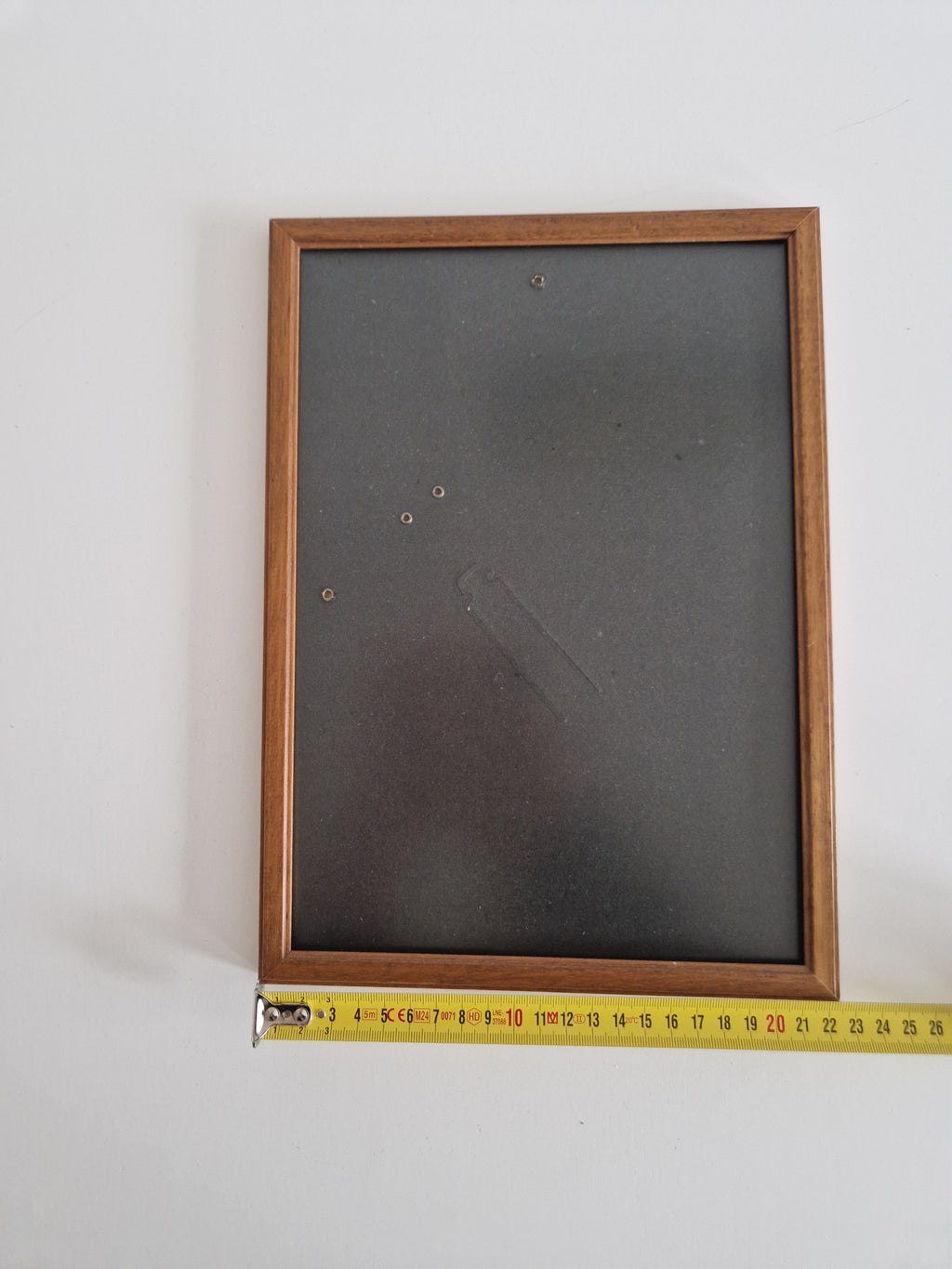 Lot de deux cadres photo vintage en bois, finition noyer — 27×32 cm et 13×18 cm