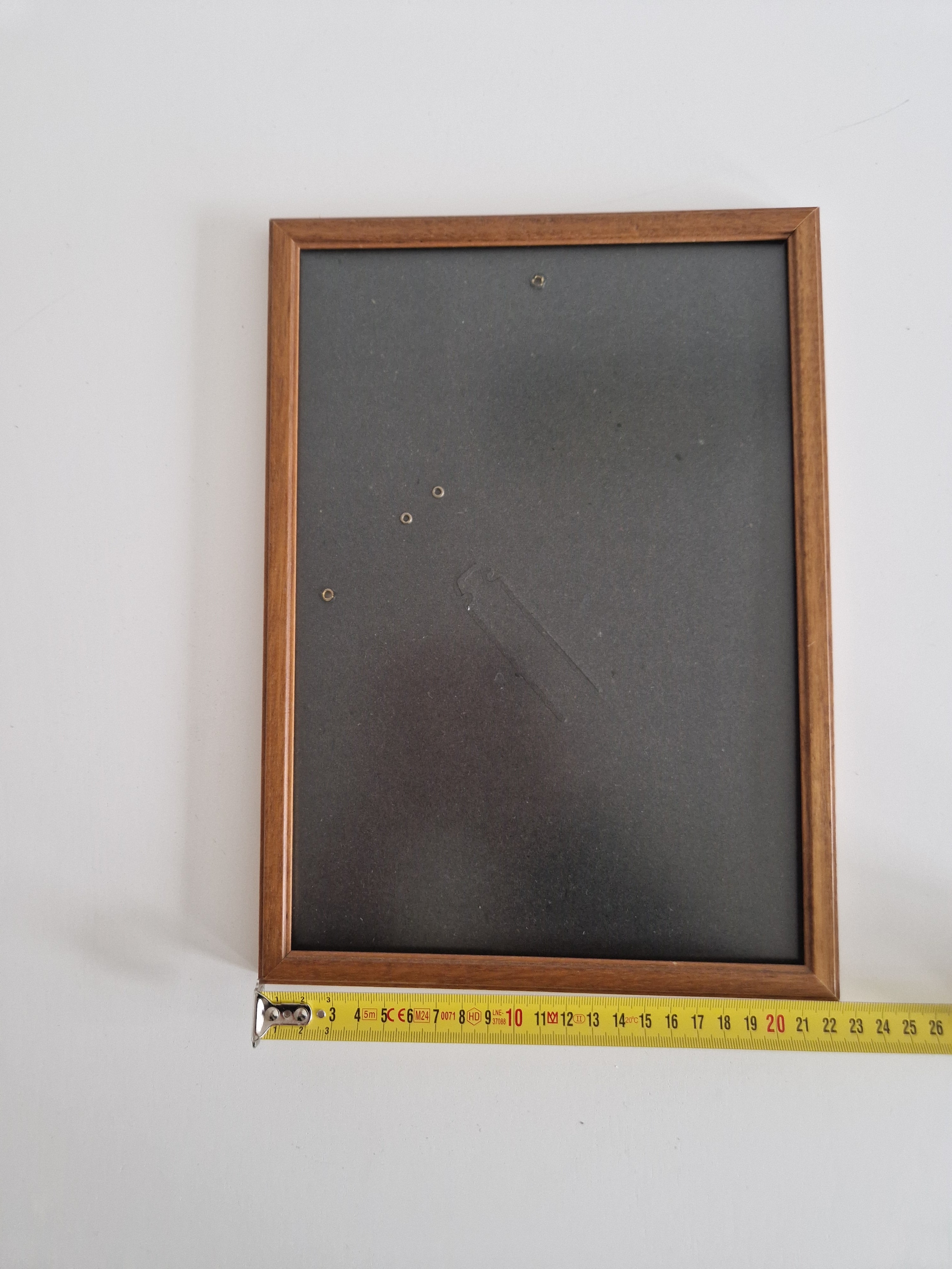 Lot de deux cadres photo vintage en bois, finition noyer — 27×32 cm et 13×18 cm