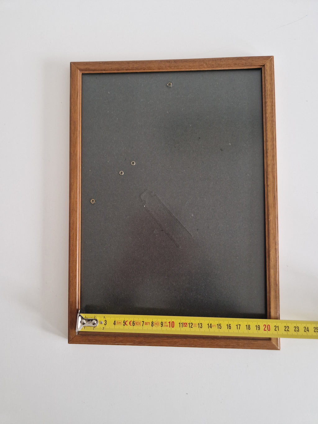 Lot de deux cadres photo vintage en bois, finition noyer — 27×32 cm et 13×18 cm