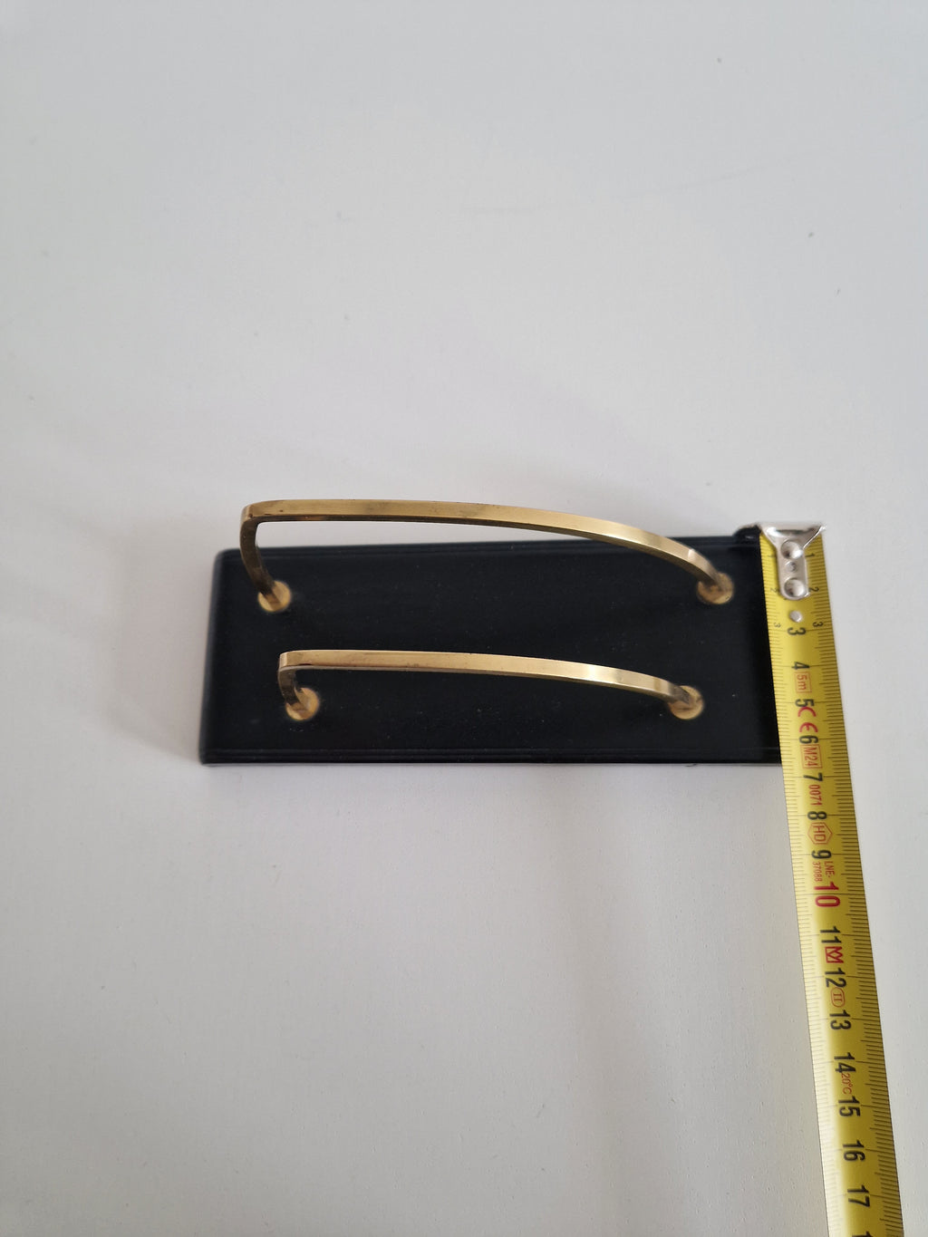 Vintage Schreibtisch-Briefständer aus Messing und schwarz lackiertem Holz im Mid-Century-Stil