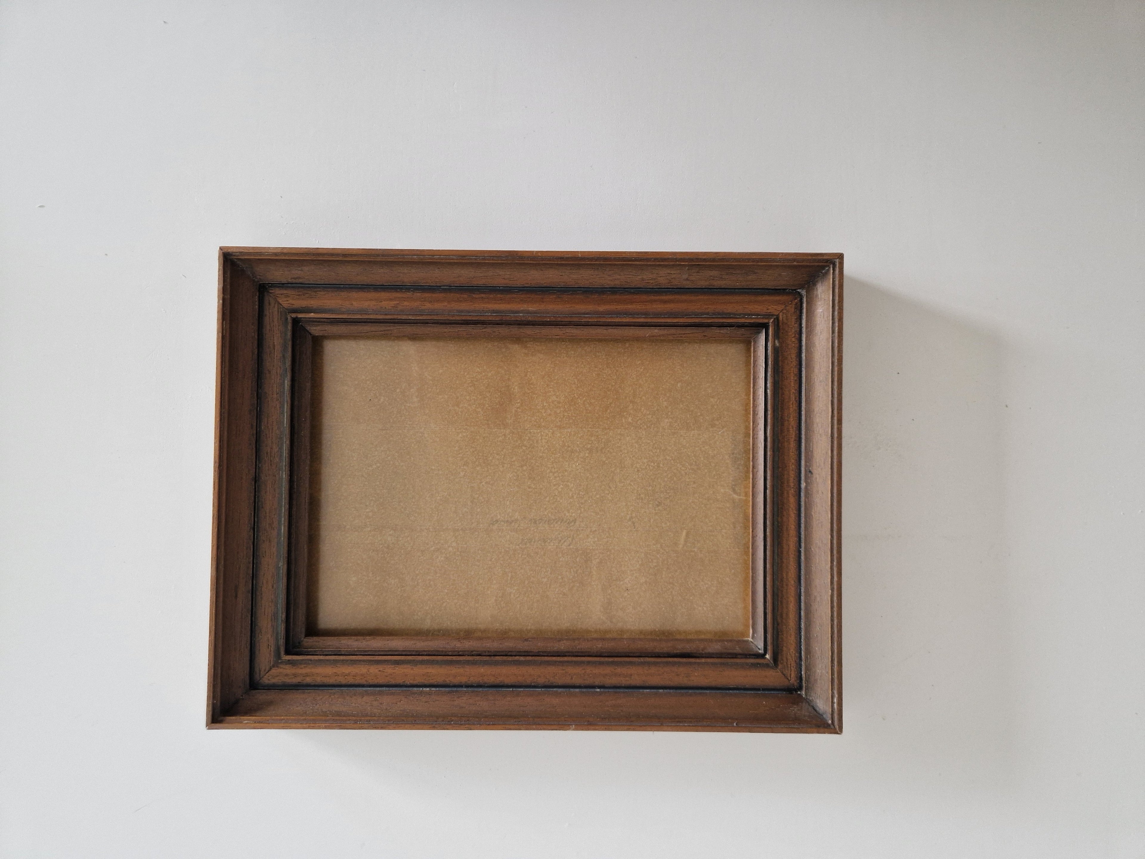 Cadre photo vintage en noyer – Moulure à doucine double, 30 × 22 cm, sans verre
