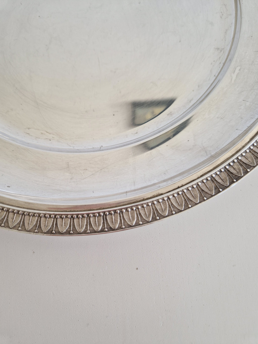 Antique Silver-Plated Charger Plate – Neoclassical Egg-and-Dart Border | Hallmarked | 30 cm