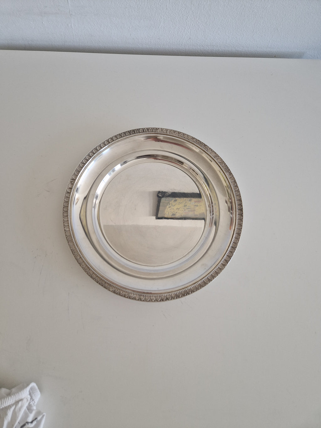 Antique Silver-Plated Charger Plate – Neoclassical Egg-and-Dart Border | Hallmarked | 30 cm