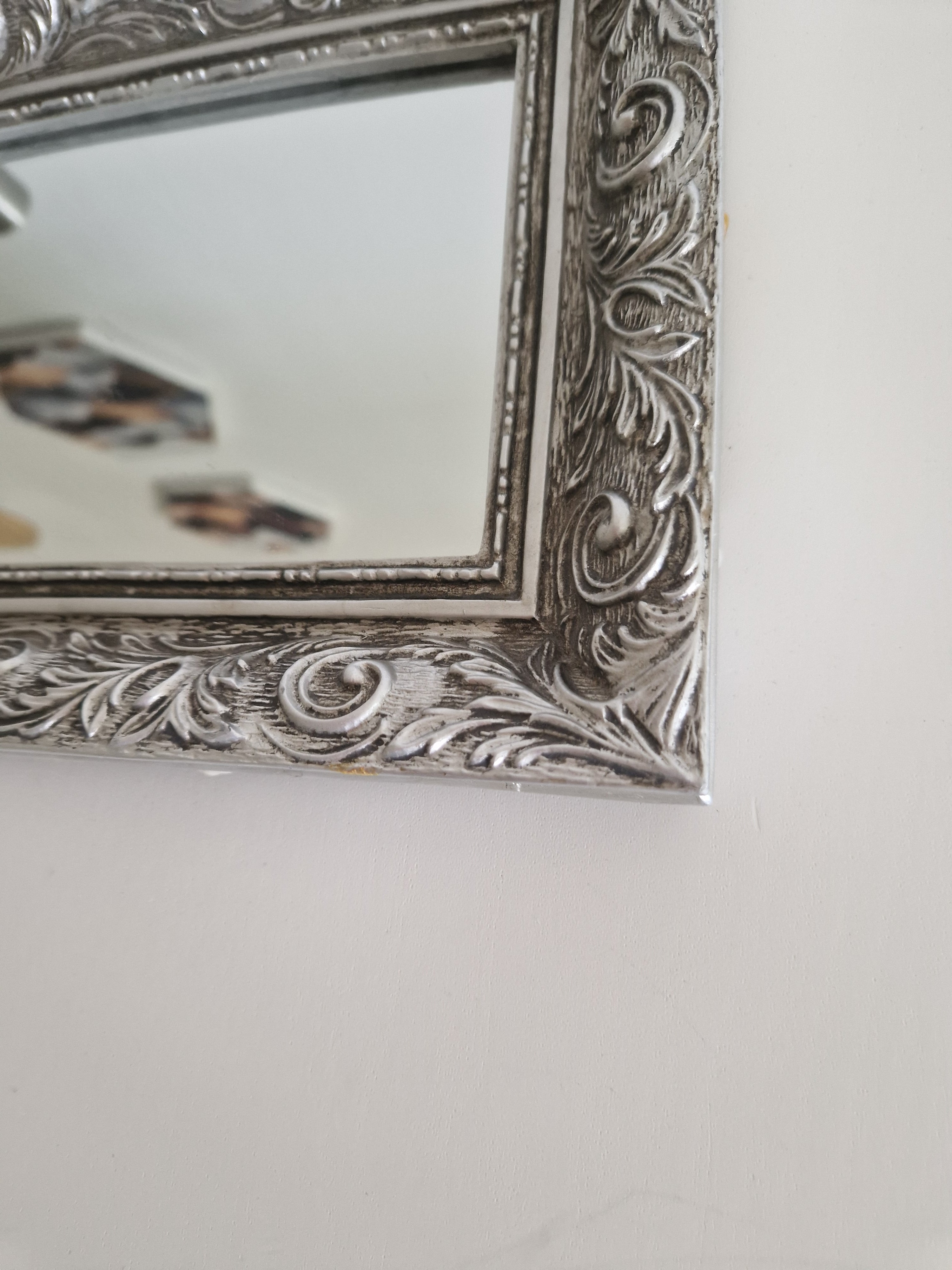 Miroir Baroque Orné Argenté — Mural ou à Poser | Cadre à Volutes d'Acanthus