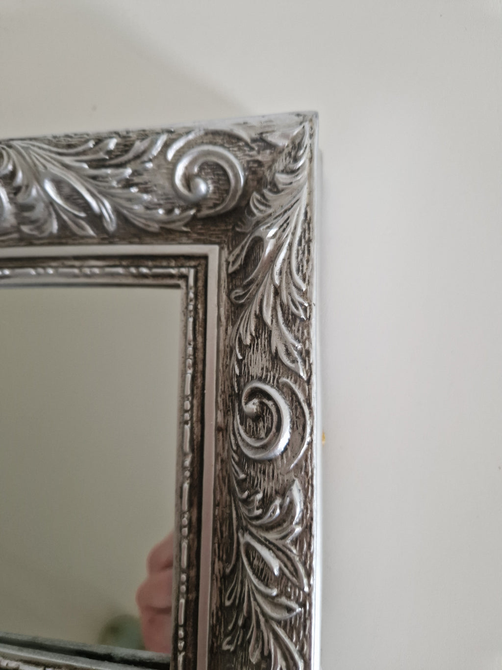 Miroir Baroque Orné Argenté — Mural ou à Poser | Cadre à Volutes d'Acanthus