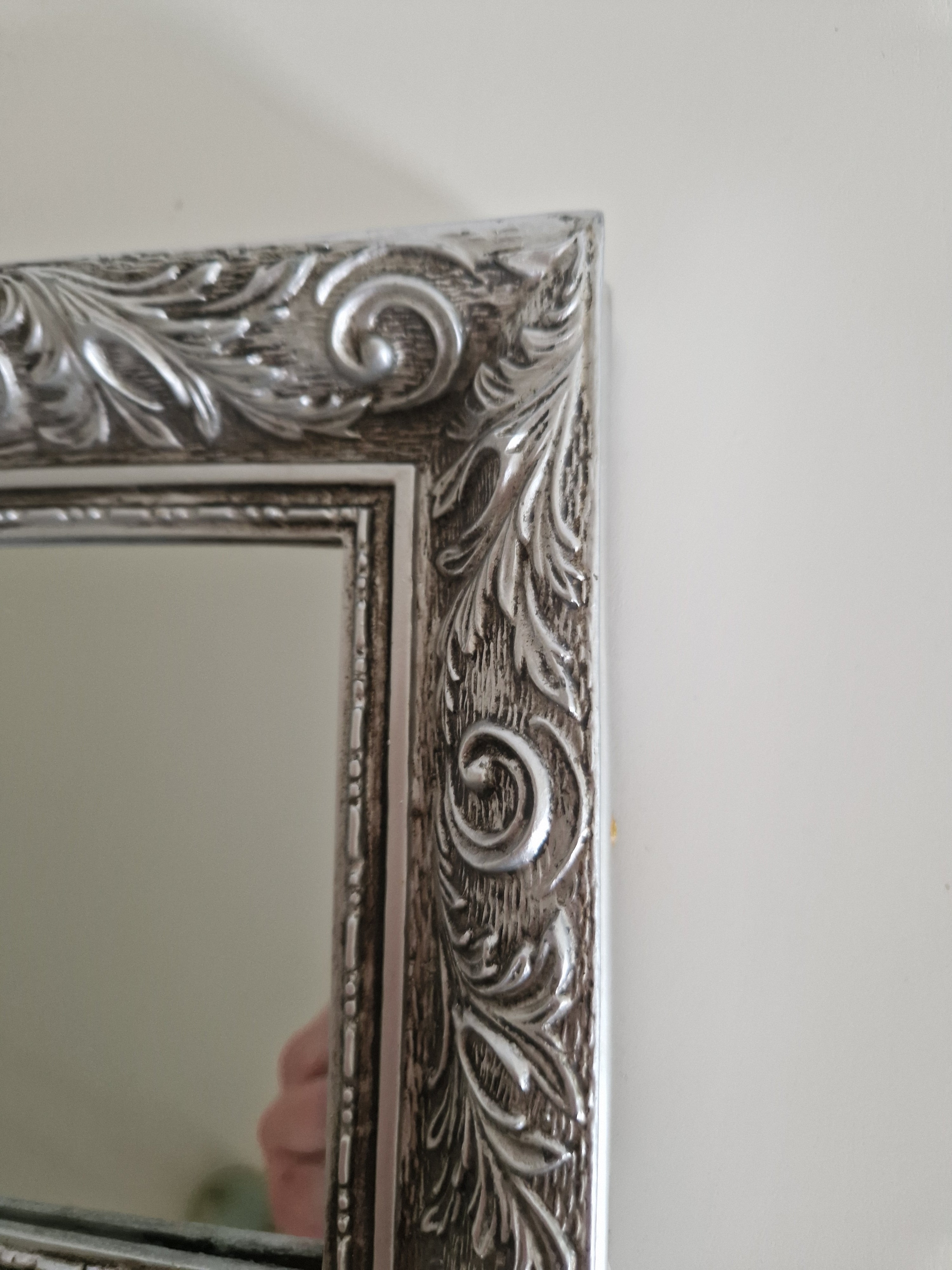 Miroir Baroque Orné Argenté — Mural ou à Poser | Cadre à Volutes d'Acanthus