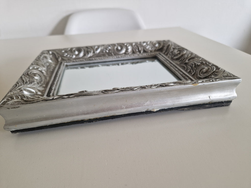 Miroir Baroque Orné Argenté — Mural ou à Poser | Cadre à Volutes d'Acanthus