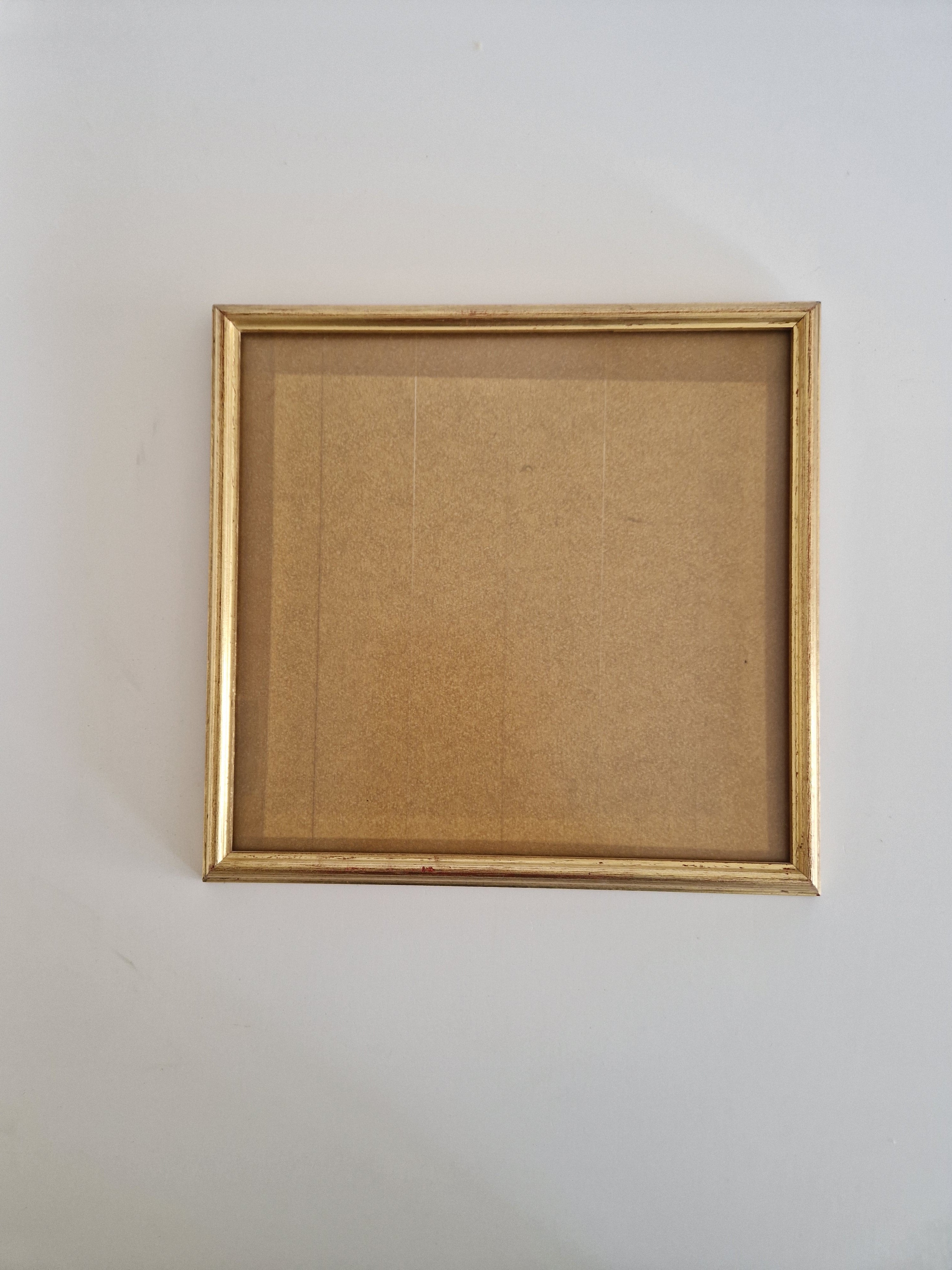 Cadre photo vintage doré avec moulure à degrés cannelée – 30 × 33 cm, vide