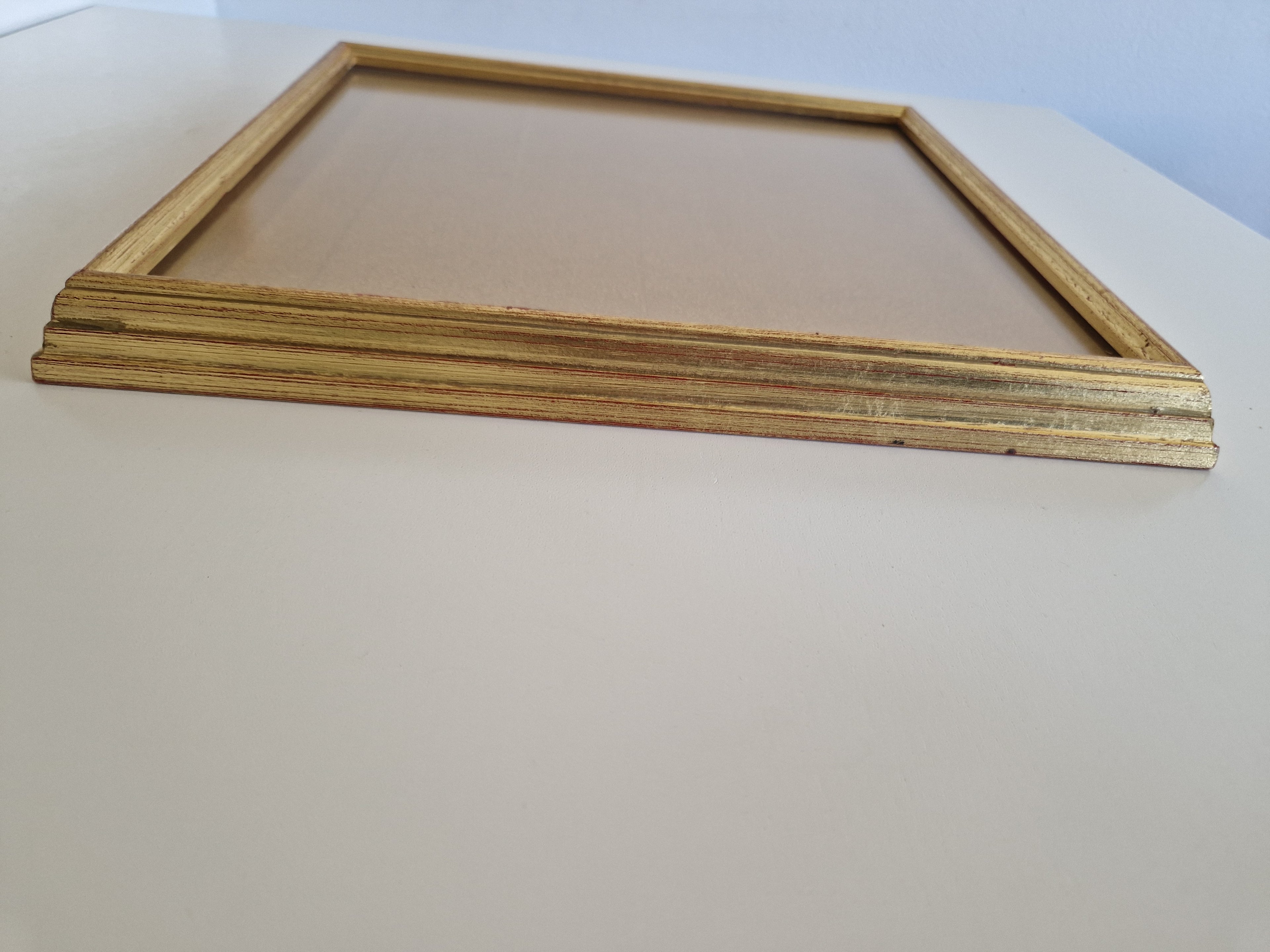 Cadre photo vintage doré avec moulure à degrés cannelée – 30 × 33 cm, vide