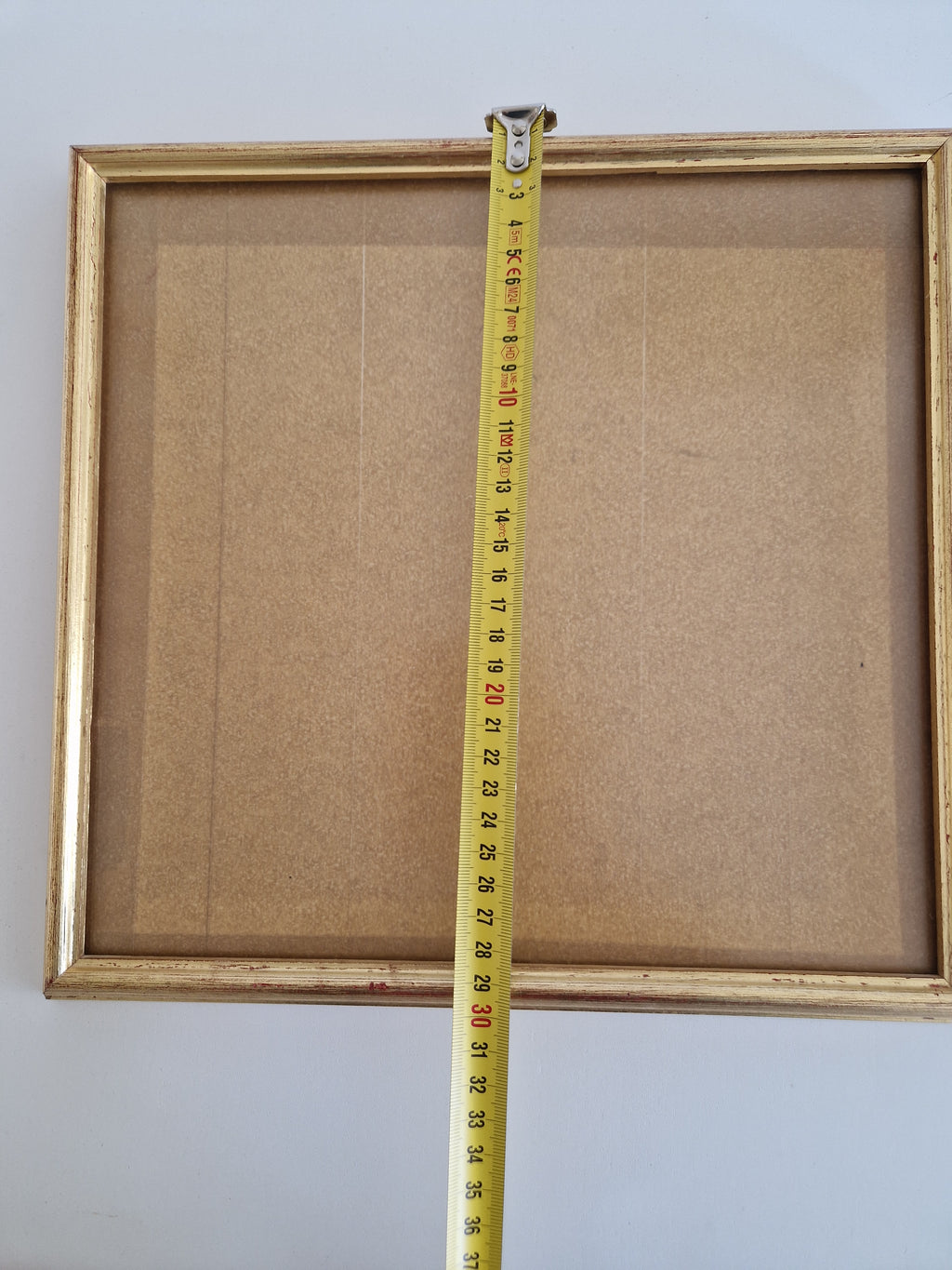 Vergoldeter Vintage-Bilderrahmen mit gestufter Rillenleiste – 30 × 33 cm, ohne Inhalt