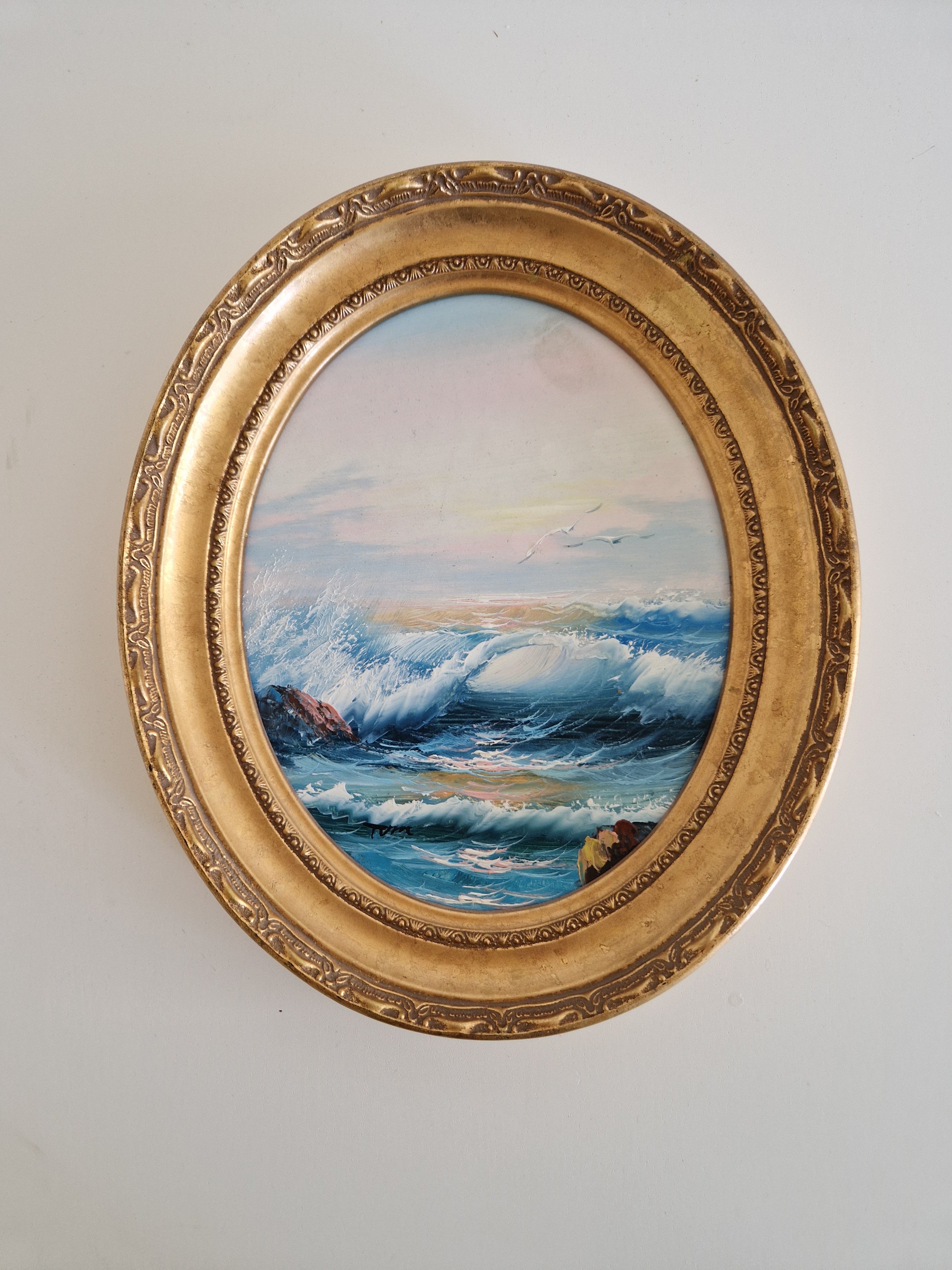 Antikes Ölgemälde – Stürmische Seelandschaft | Brechende Wellen & Möwen | Nach Aivazovsky | Ovaler vergoldeter Gesso-Rahmen | 27 × 34 cm