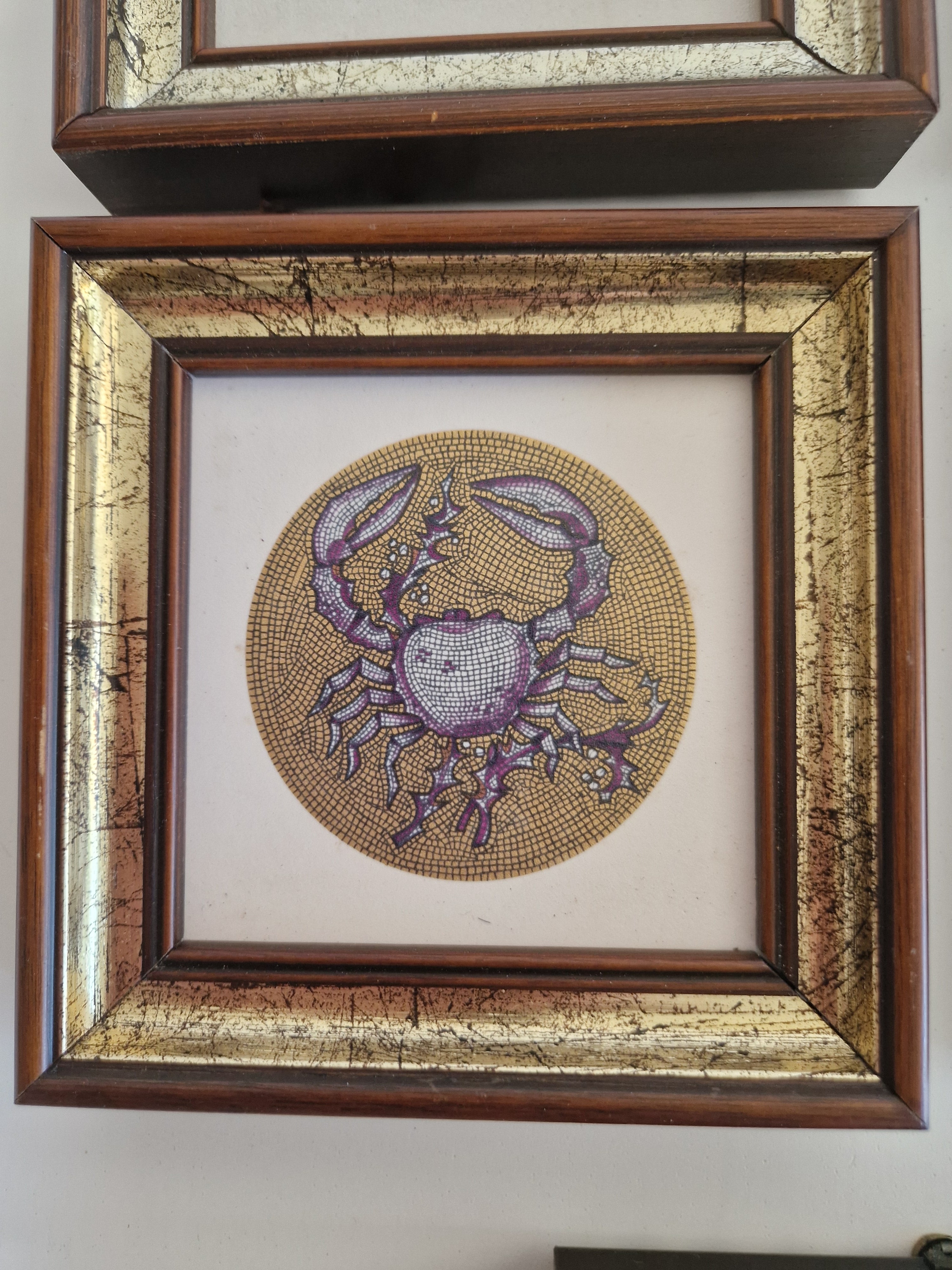 Tierkreiszeichen Astrologische Keramikfliese | 97 %+ reiner Goldstaub-Hintergrund | Designer-Stil Keramik | Fiorano, Italien | Gerahmt | Wählen Sie Ihr Zeichen