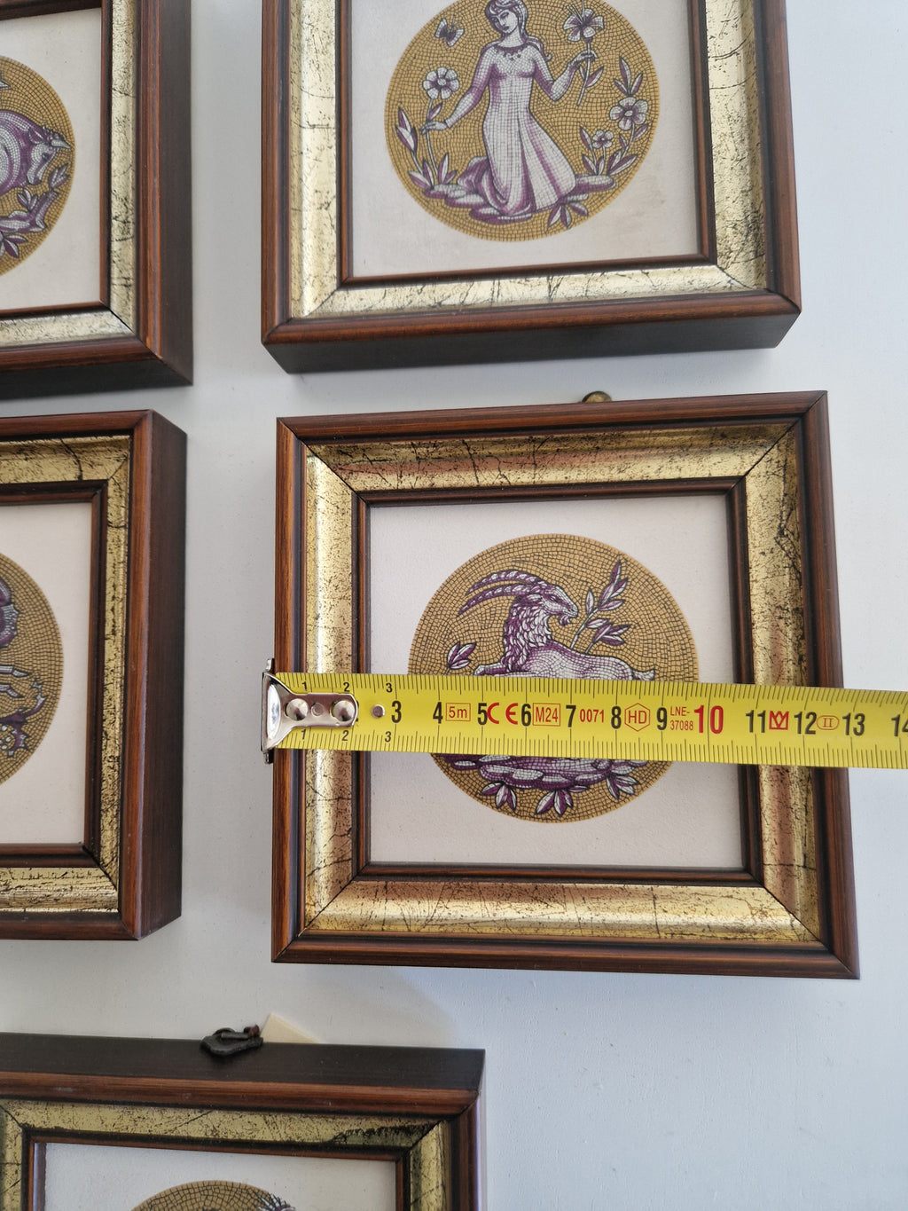 Carreau en céramique signe astrologique du Zodiaque | Fond poussière d'or pur à 97%+ | Céramique style design | Fiorano, Italie | Encadré | Choisissez votre signe