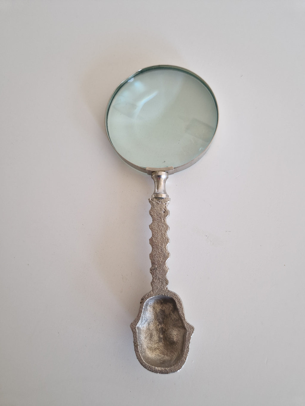 Vintage Magnifying Glass with Silver Skull Handle – Gothic Cabinet Curiosity, 27 cm