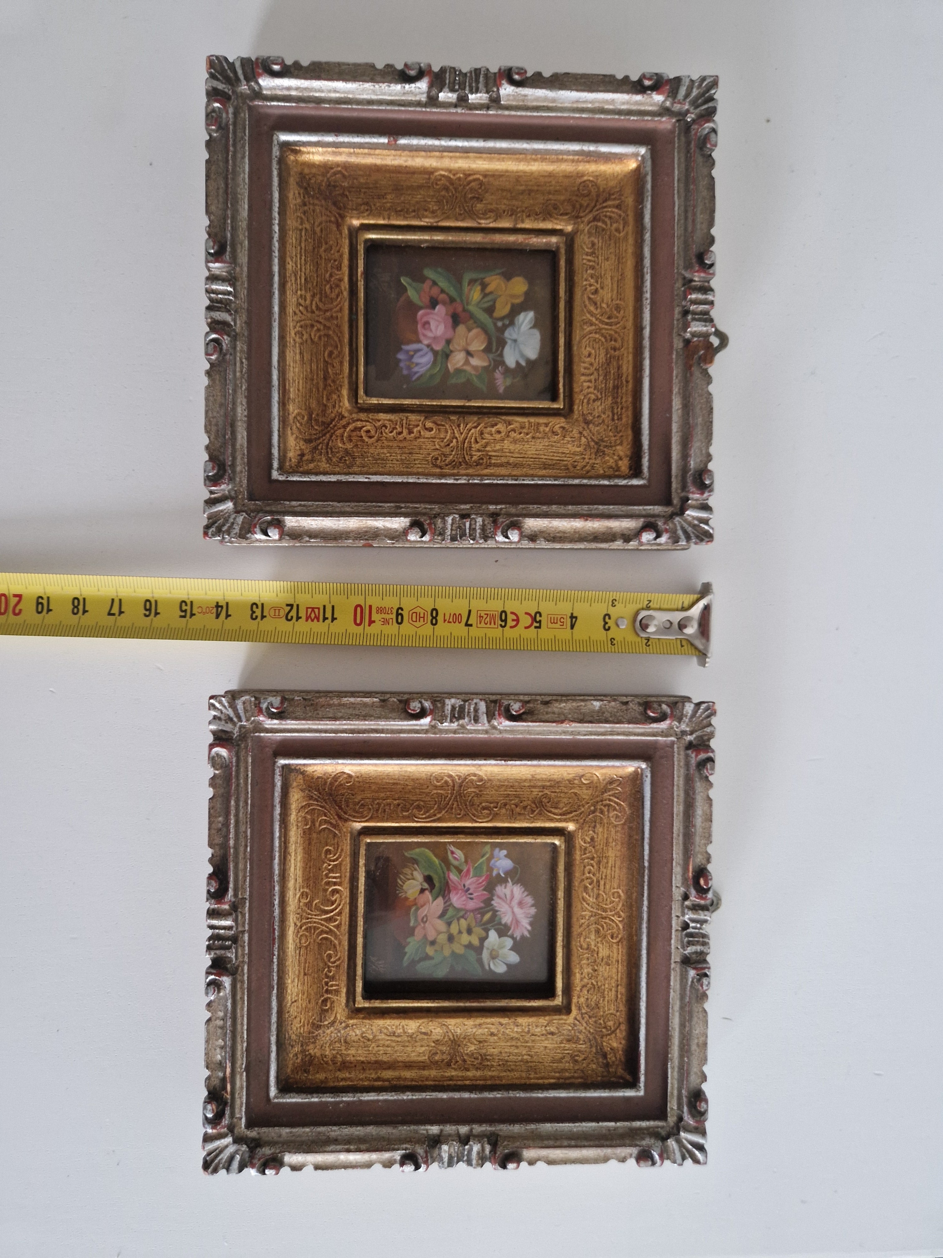 Paar antiker Miniatur-Ölgemälde mit Blumenmotiven in verzierten Goldrahmen