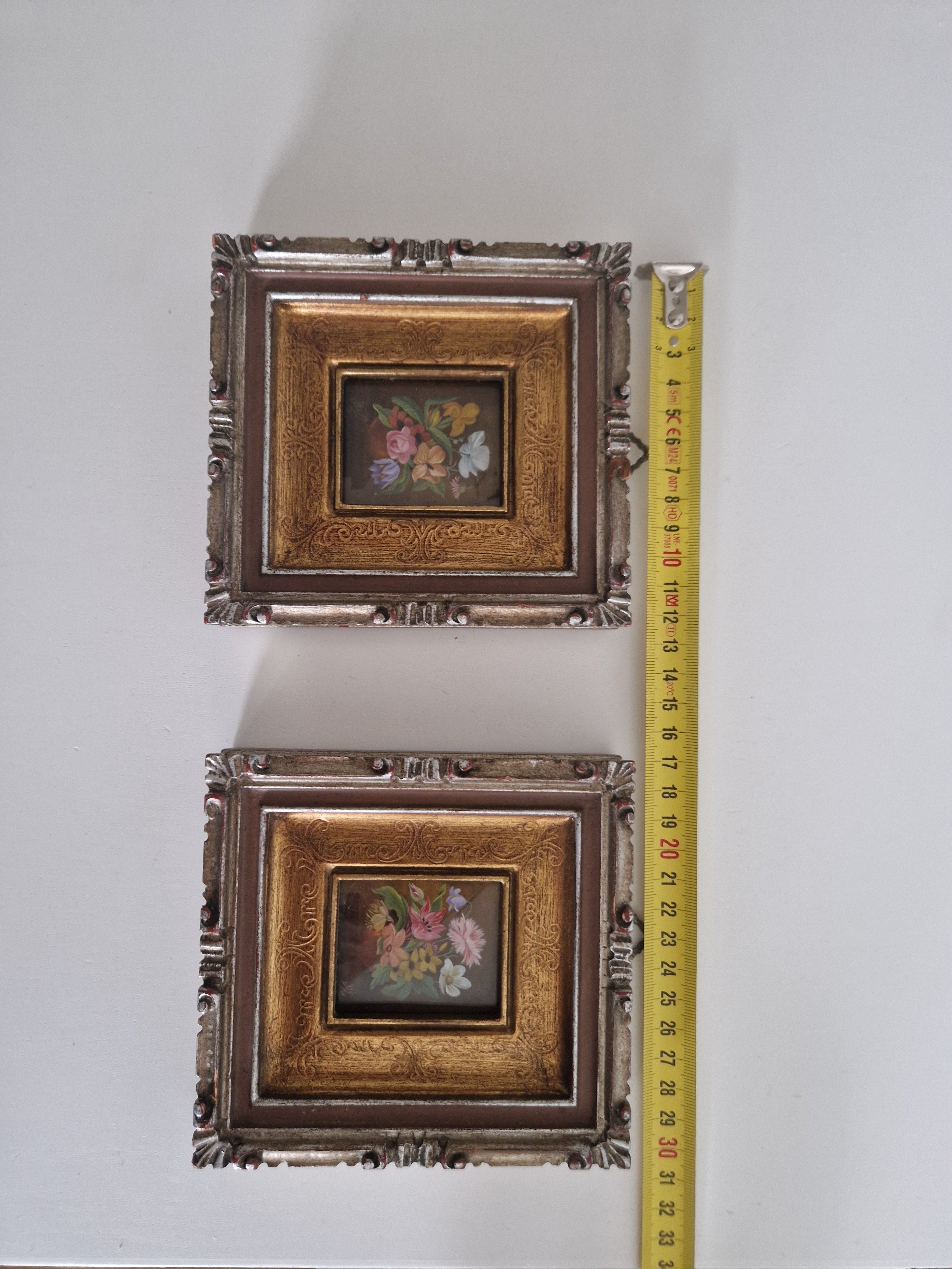 Paar antiker Miniatur-Ölgemälde mit Blumenmotiven in verzierten Goldrahmen