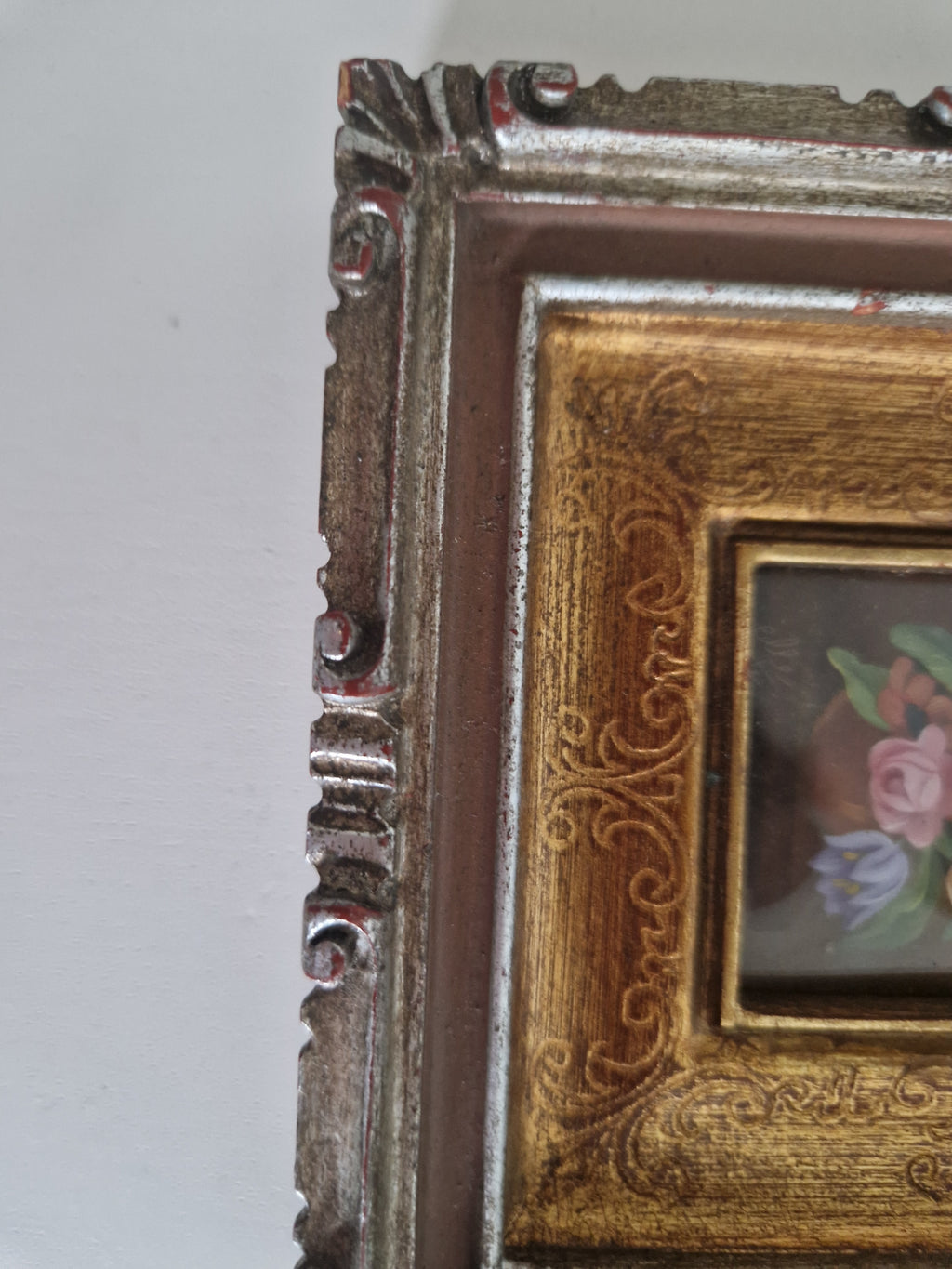 Paar antiker Miniatur-Ölgemälde mit Blumenmotiven in verzierten Goldrahmen