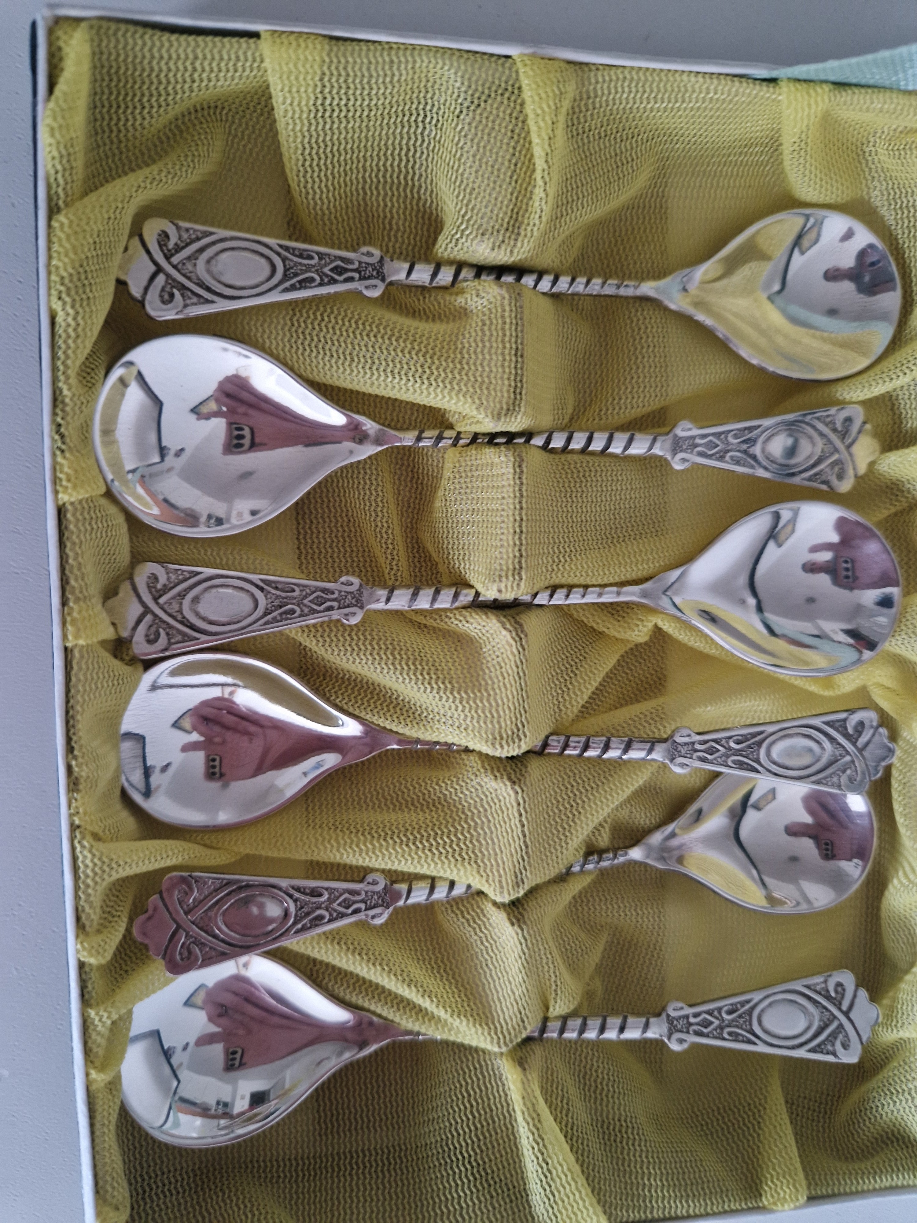 Set aus 6 versilberten Kaffeelöffeln – Jugendstil | Kyrillischer Stempel | Gedrehte Stiele | Originale Präsentationsbox | 10 cm