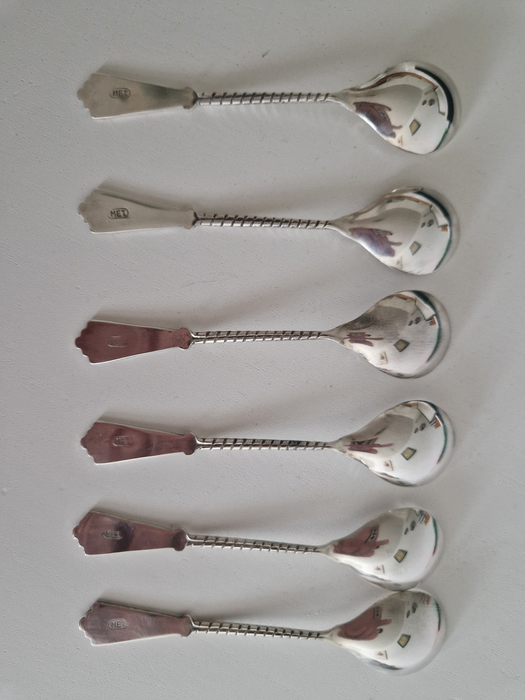 Set aus 6 versilberten Kaffeelöffeln – Jugendstil | Kyrillischer Stempel | Gedrehte Stiele | Originale Präsentationsbox | 10 cm