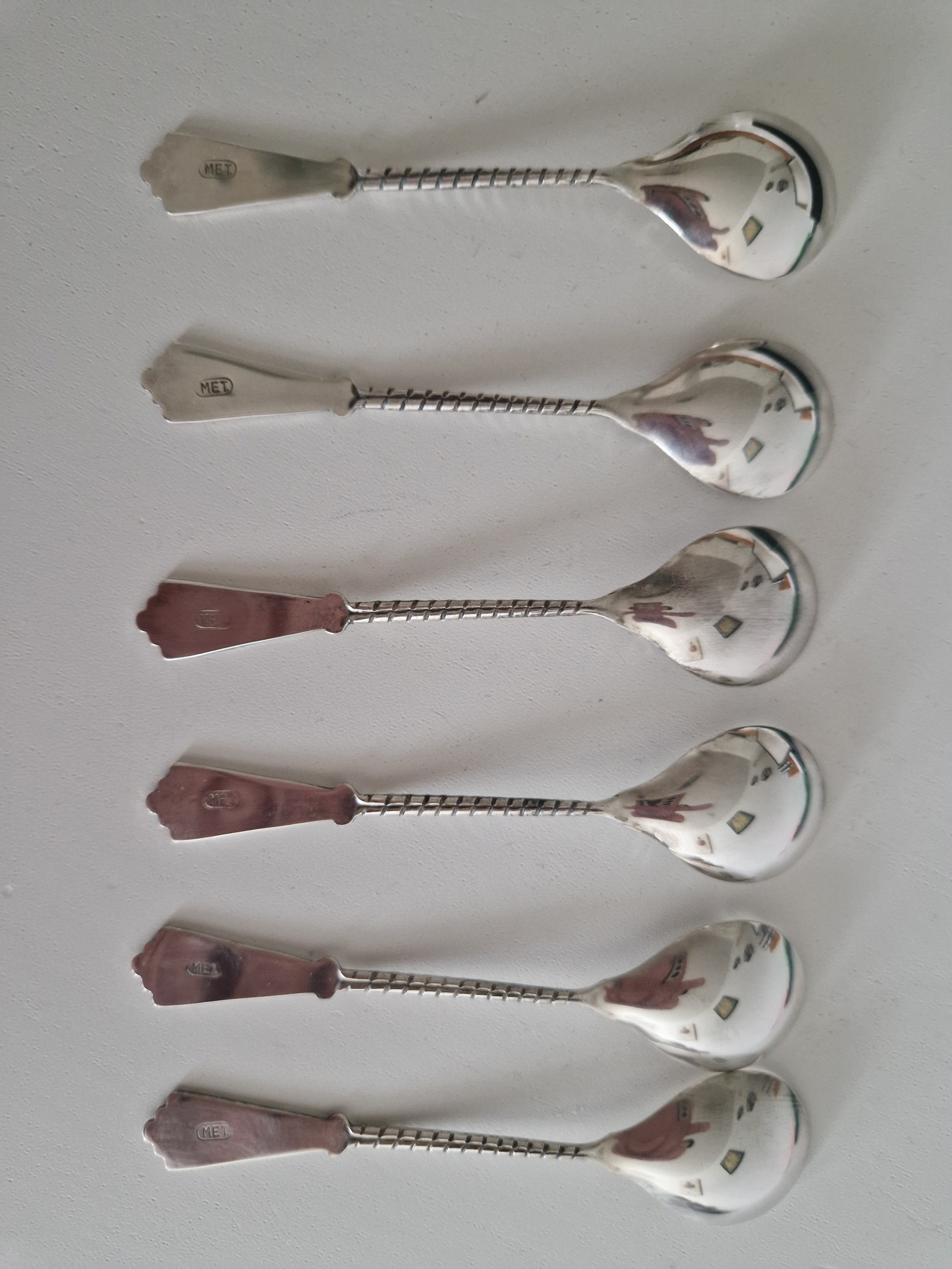 Set aus 6 versilberten Kaffeelöffeln – Jugendstil | Kyrillischer Stempel | Gedrehte Stiele | Originale Präsentationsbox | 10 cm