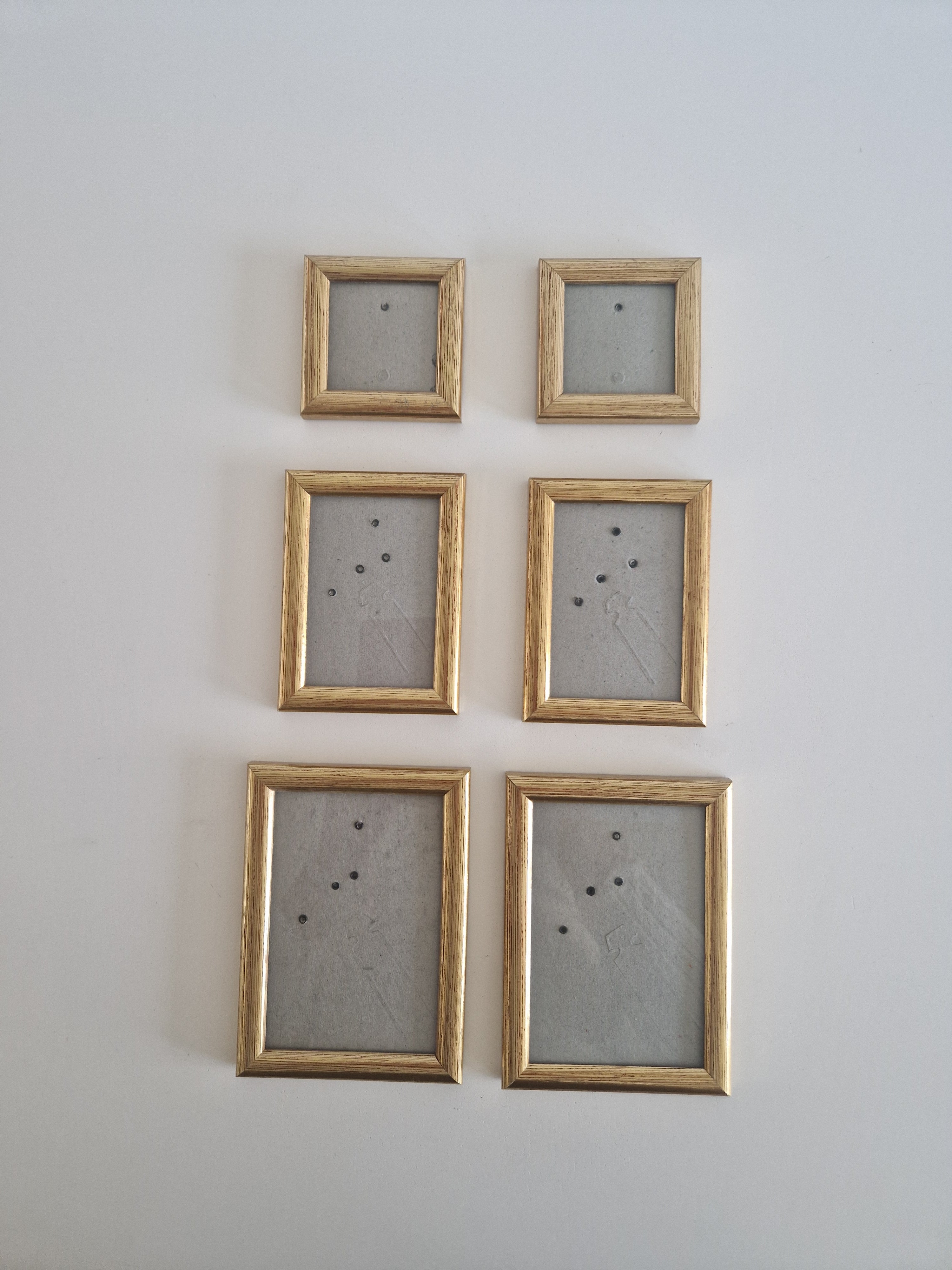 Lot de six cadres en bois doré