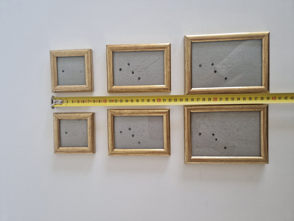 Set aus sechs goldenen Holzrahmen