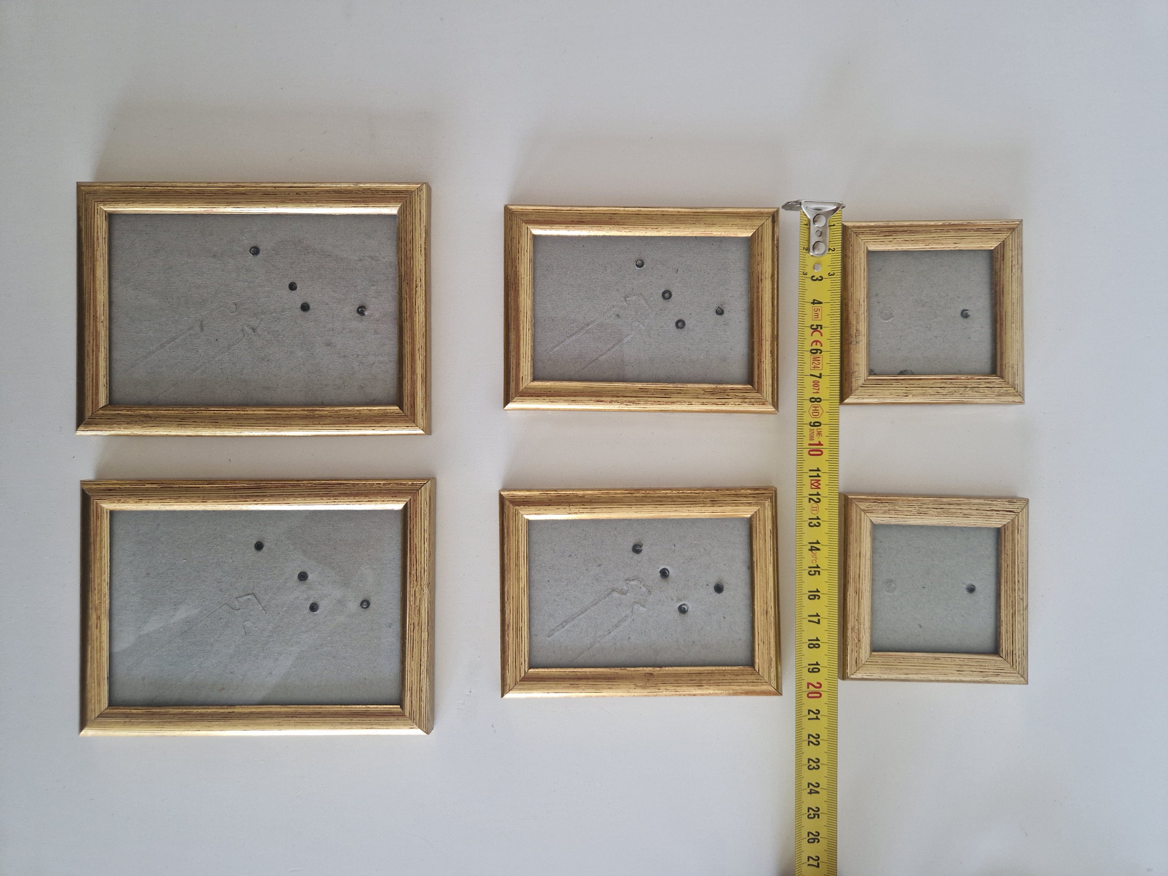 Set aus sechs goldenen Holzrahmen