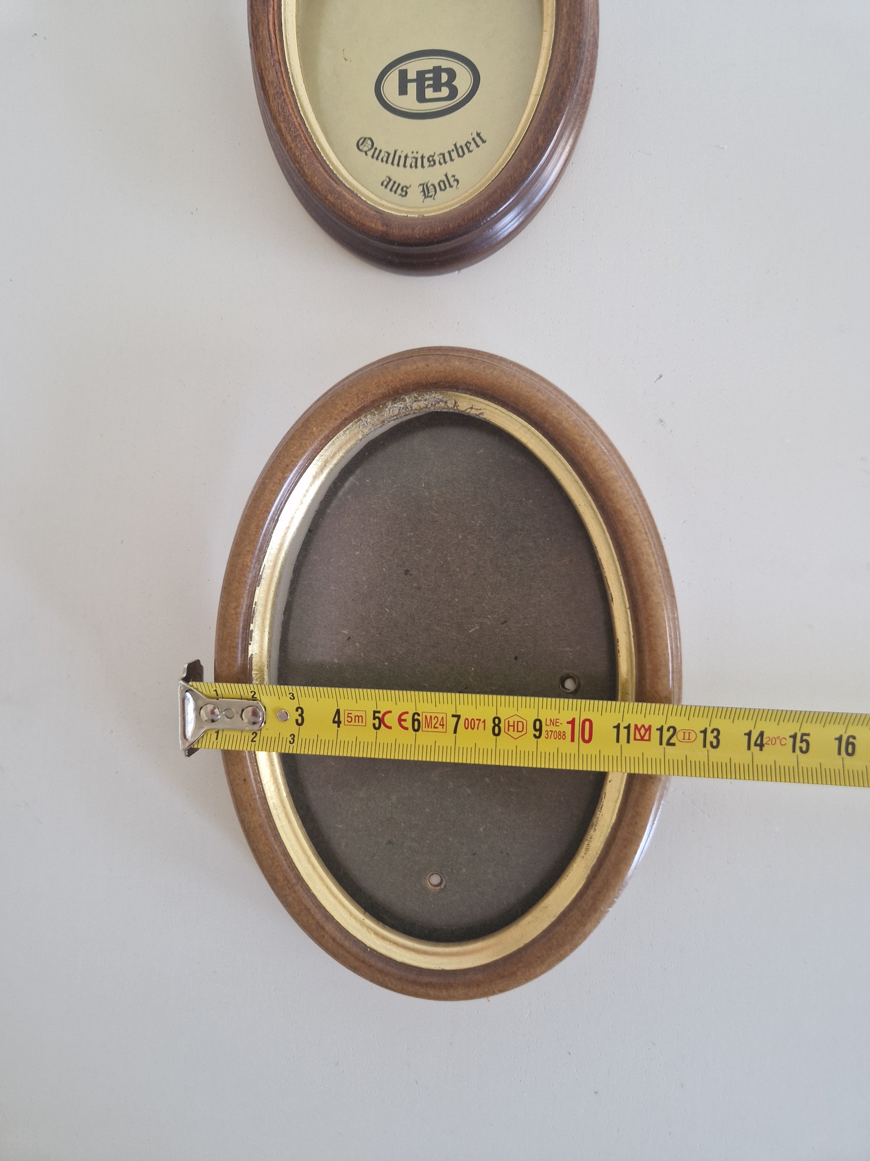 Set of Two Vintage Oval Wooden Frames – HEB Qualitätsarbeit aus Holz
