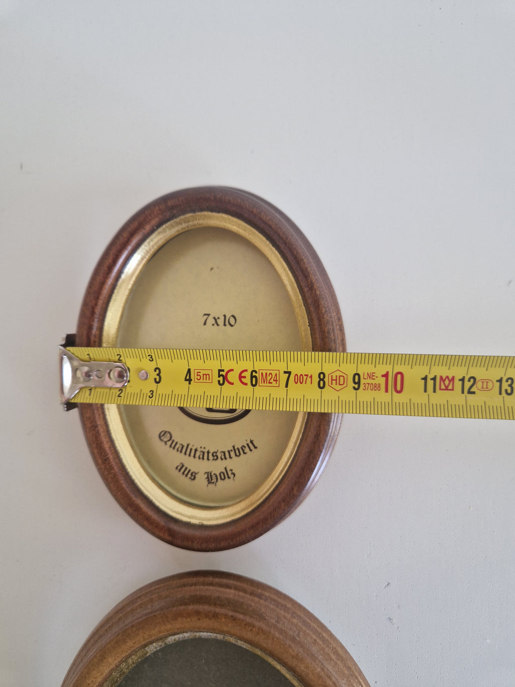Set of Two Vintage Oval Wooden Frames – HEB Qualitätsarbeit aus Holz