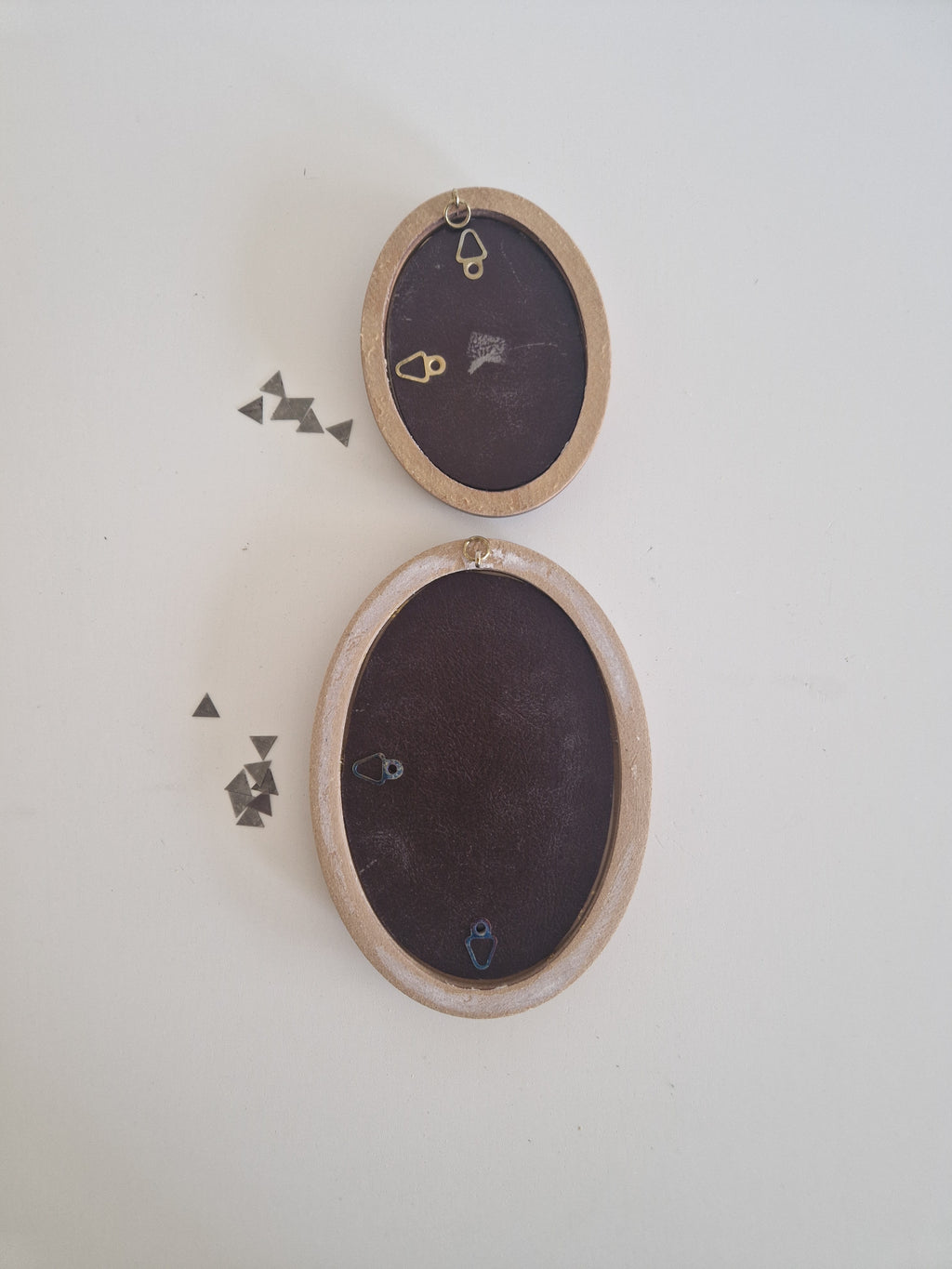 Set of Two Vintage Oval Wooden Frames – HEB Qualitätsarbeit aus Holz