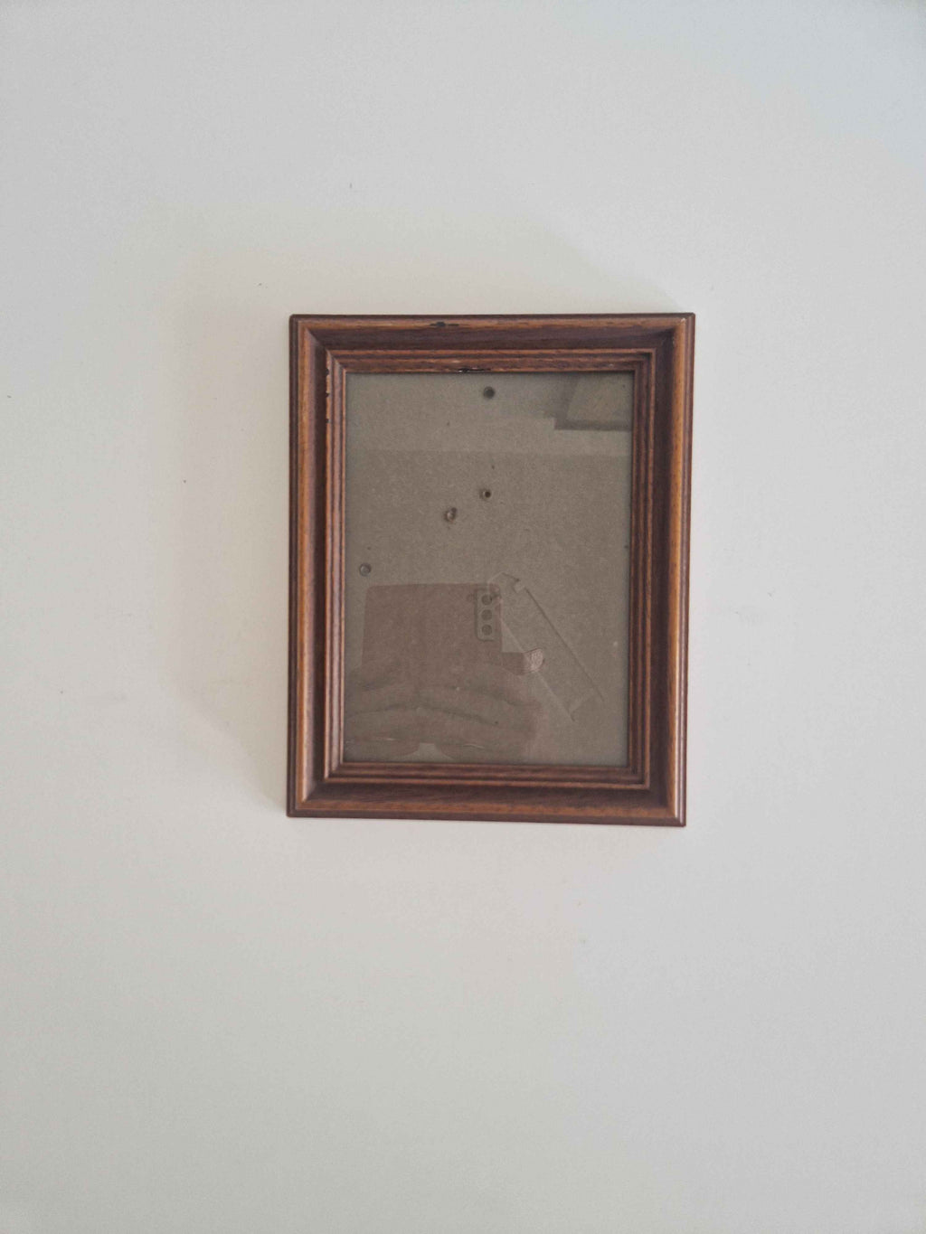 Elegant Vintage Wooden Picture Frame – Classic Walnut Wall Hanging & Desk Display