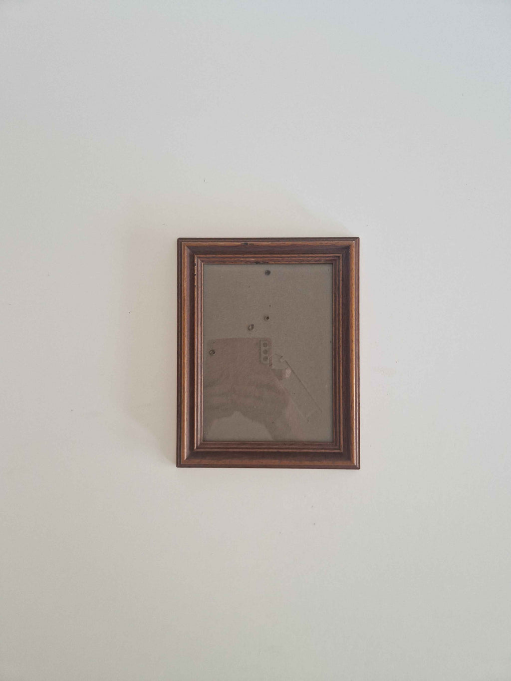 Elegant Vintage Wooden Picture Frame – Classic Walnut Wall Hanging & Desk Display