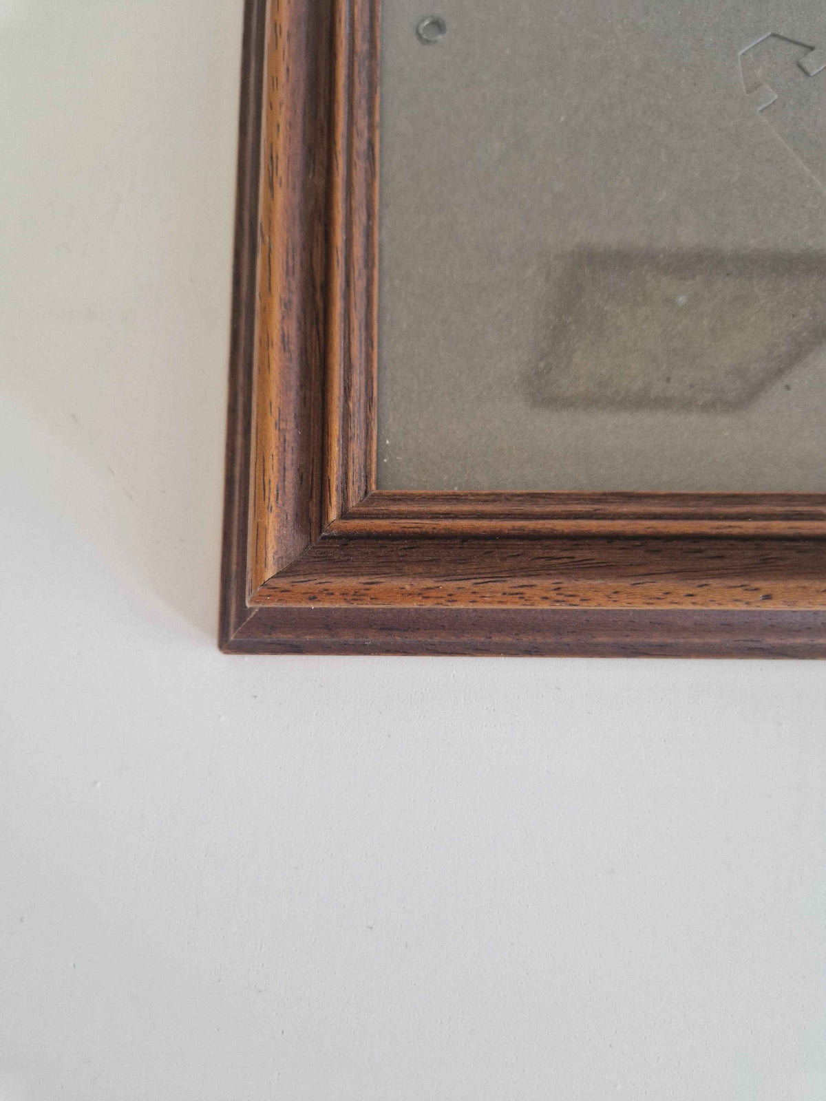Elegant Vintage Wooden Picture Frame – Classic Walnut Wall Hanging & Desk Display