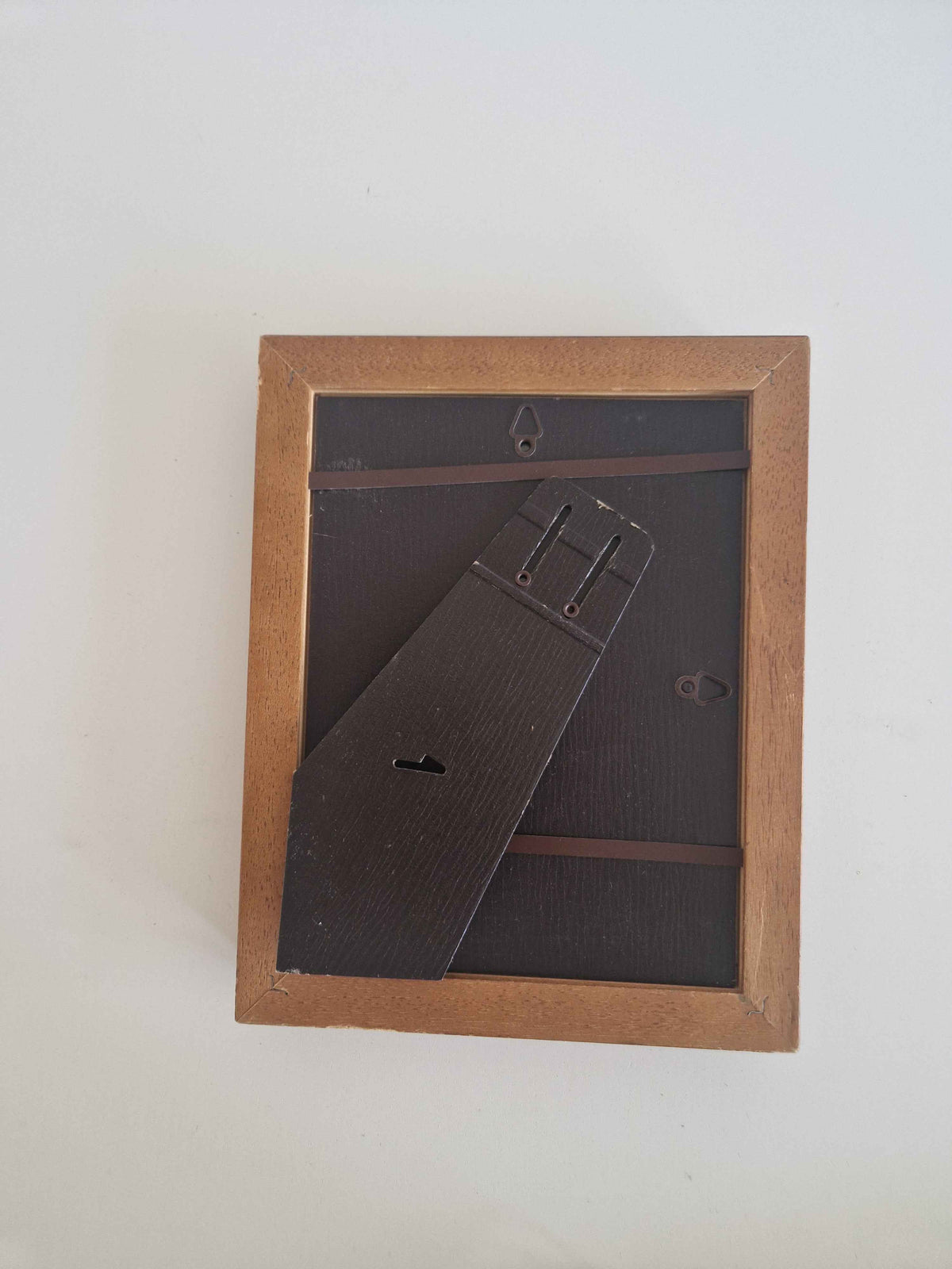 Elegant Vintage Wooden Picture Frame – Classic Walnut Wall Hanging & Desk Display