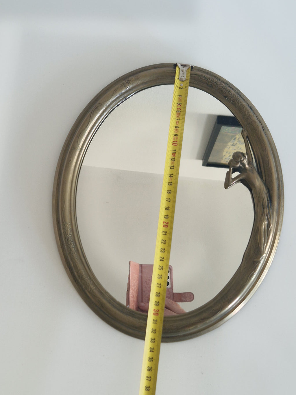 Miroir ovale Art nouveau avec figurine féminine sculptée — Patine bronze argenté