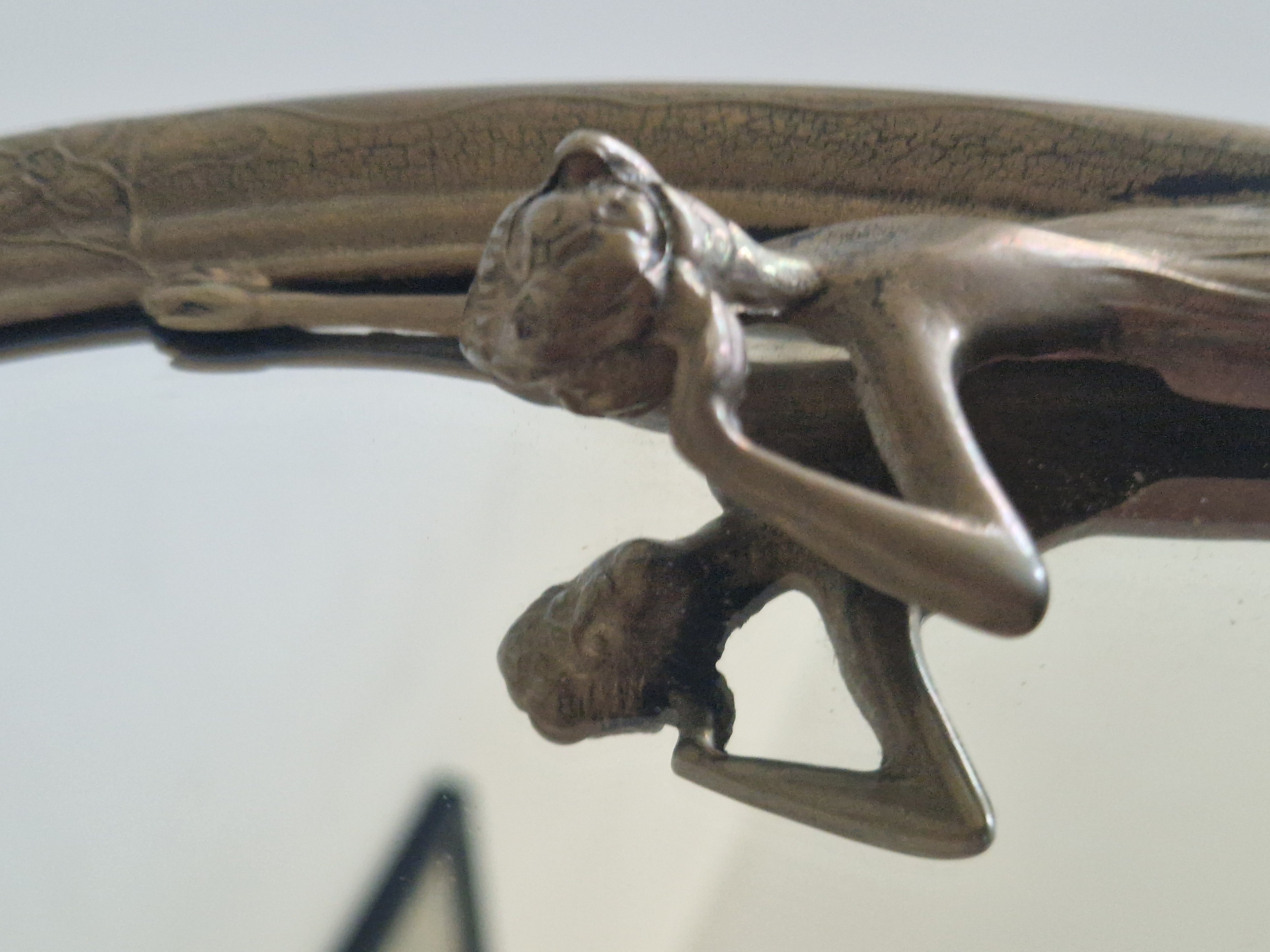 Miroir ovale Art nouveau avec figurine féminine sculptée — Patine bronze argenté