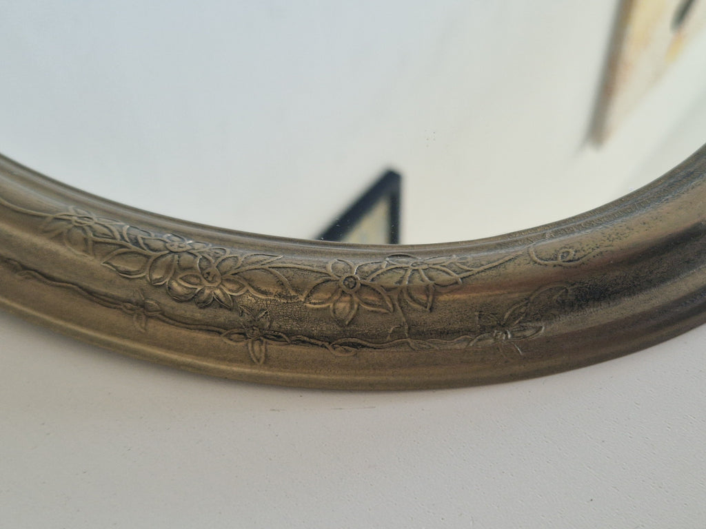 Miroir ovale Art nouveau avec figurine féminine sculptée — Patine bronze argenté
