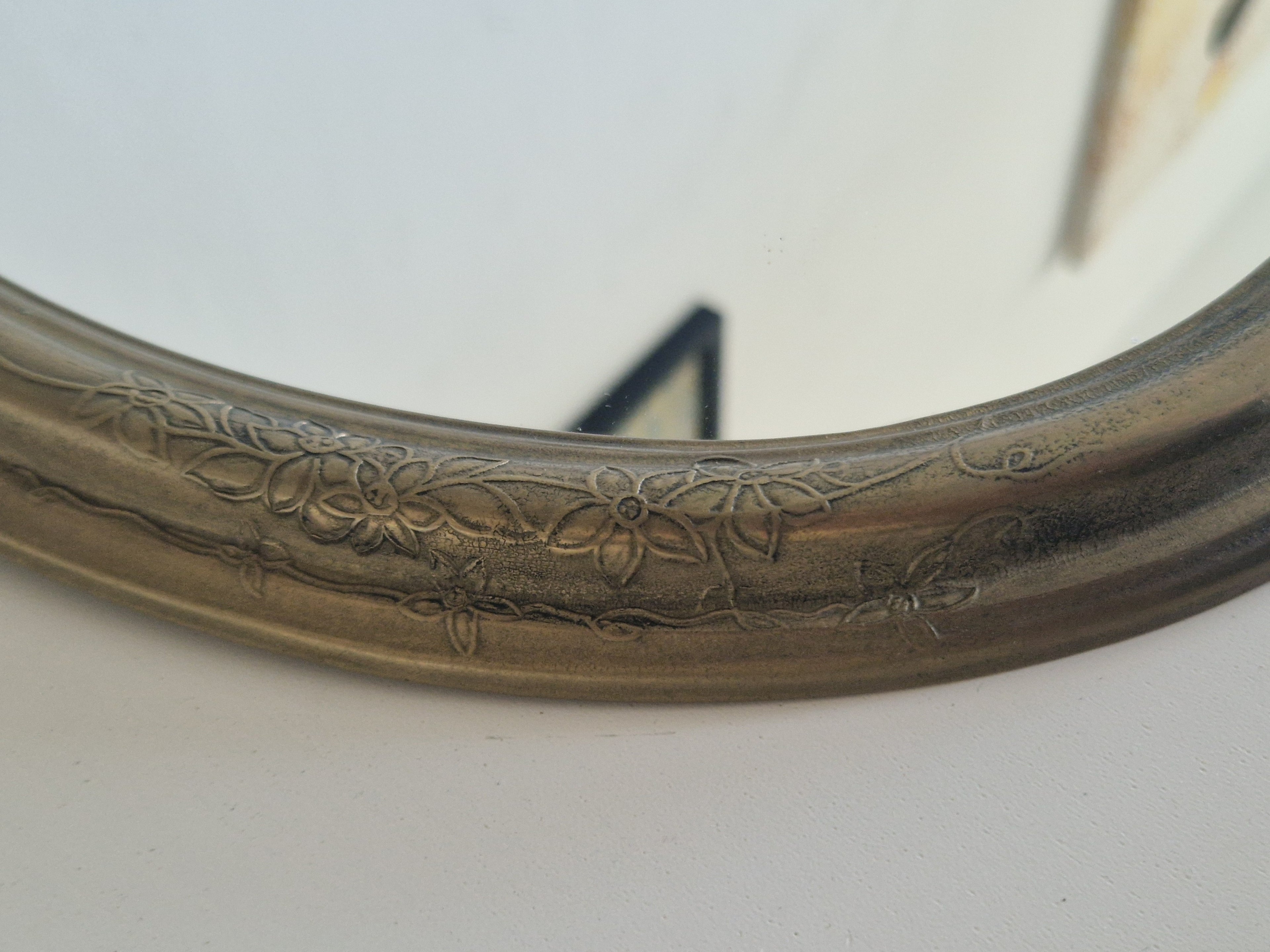 Miroir ovale Art nouveau avec figurine féminine sculptée — Patine bronze argenté